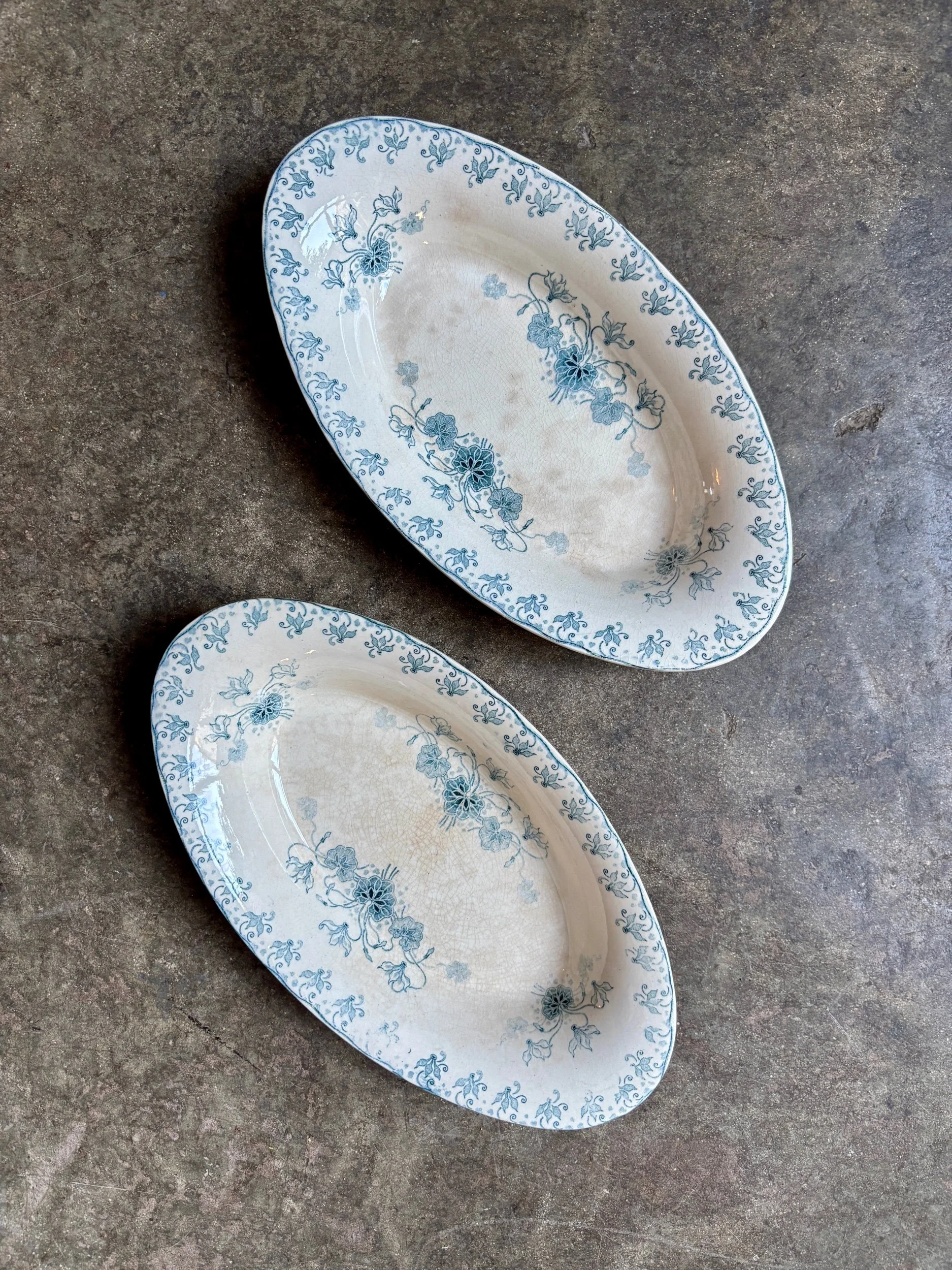 ravier-boulenger-choisy-le-roi-terre-de-fer-cyclamen-vaisselle-vintage-axs-design-paris-france