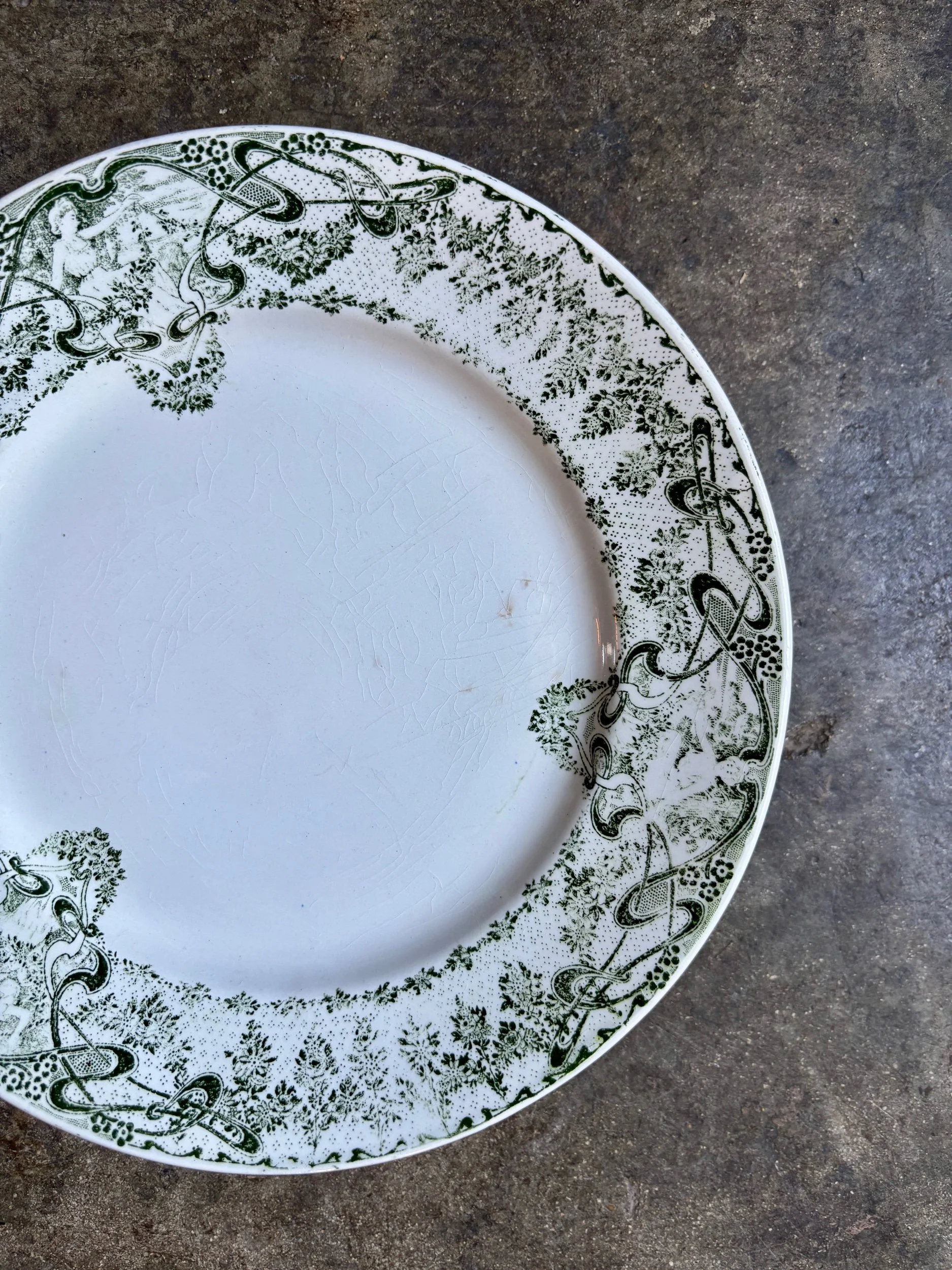 Assiette à gâteau Creil & Montereau en terre de fer verte, service "Compiègne"
