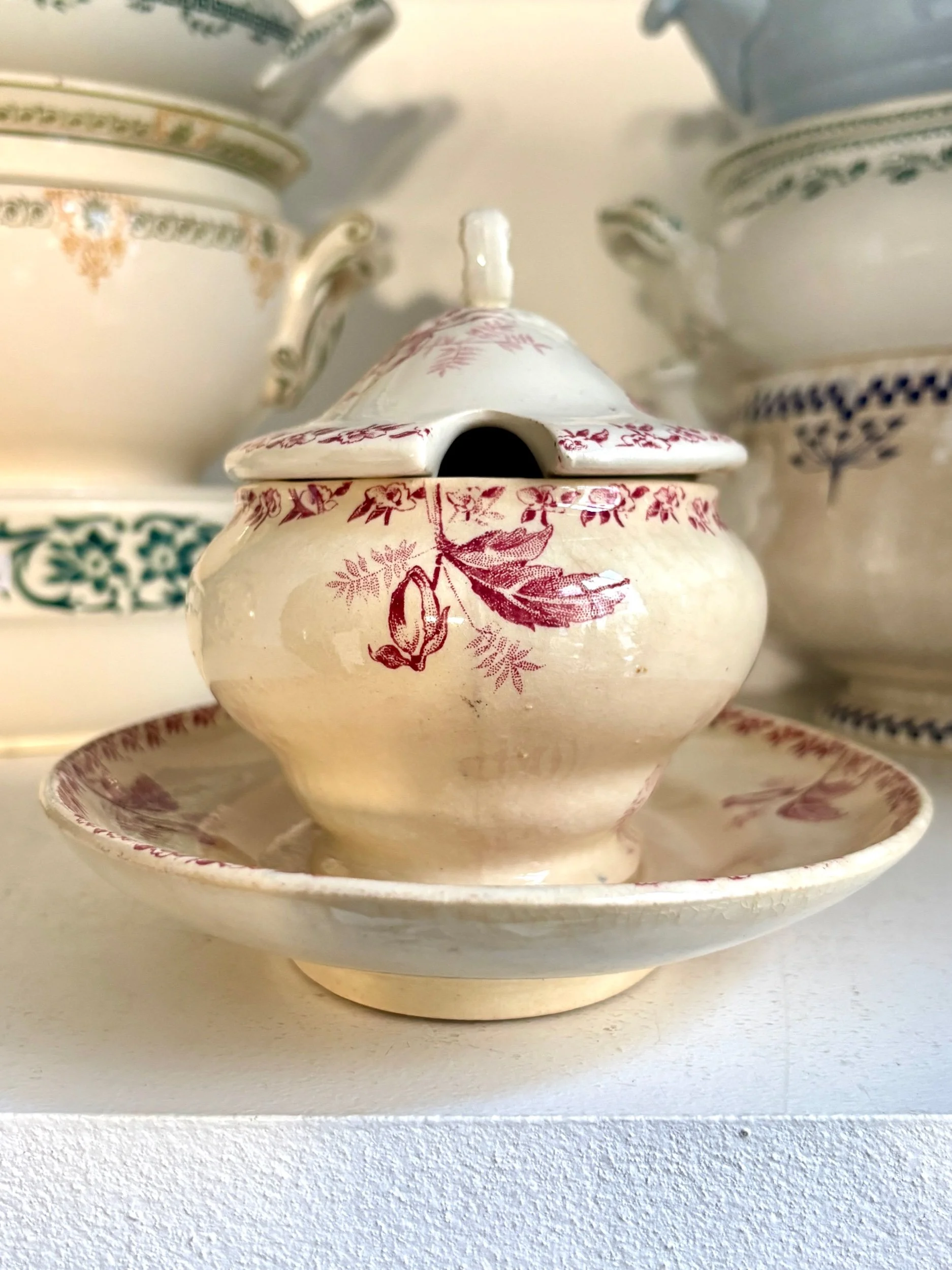 sauciere-terre-de-fer-rose-gien-roses-de-noel-vaisselle-vintage-axs-design-paris-france