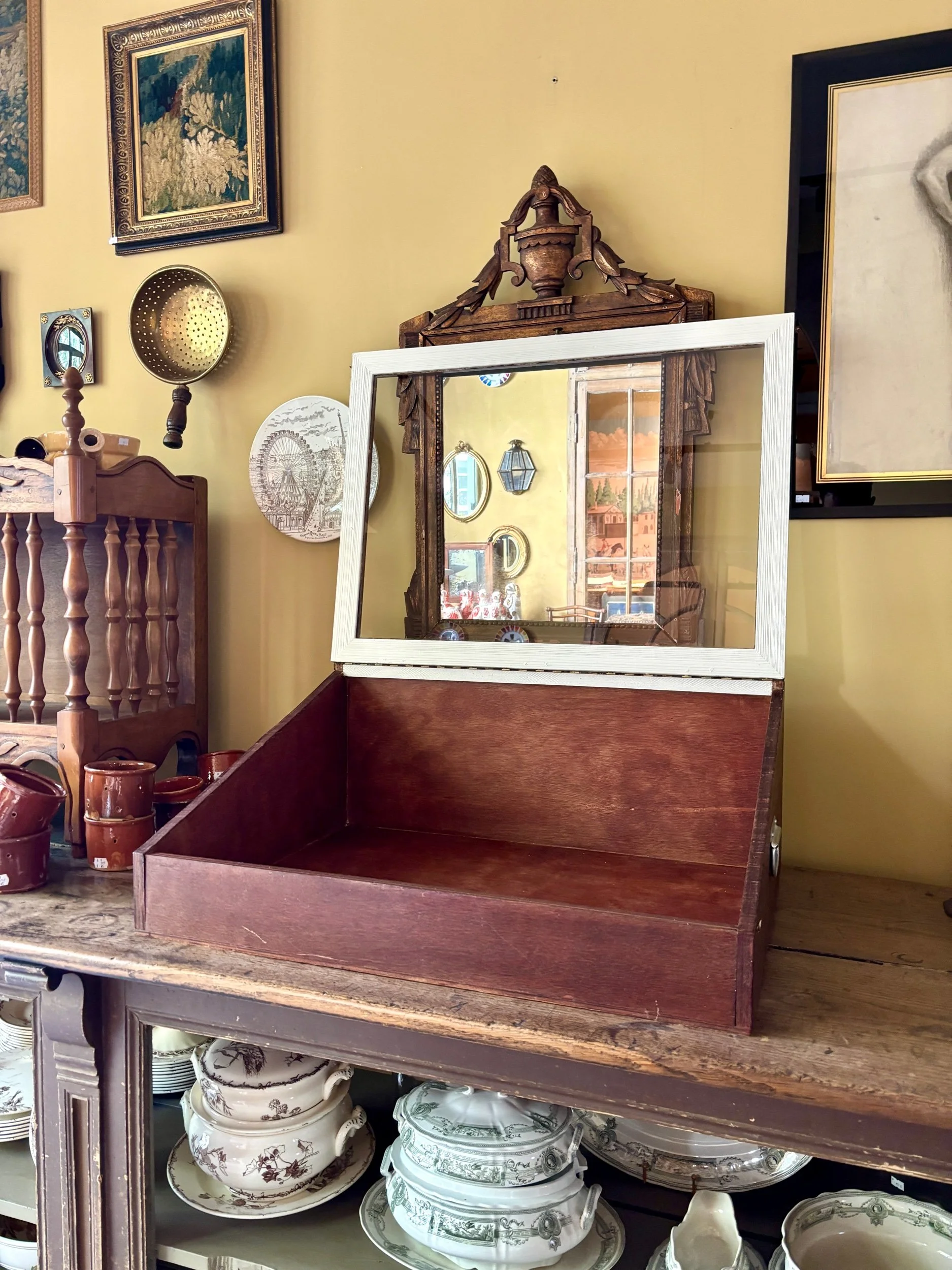 vitrine-presentation-bois-fonce-verre-meuble-vintage-axs-design-paris-france
