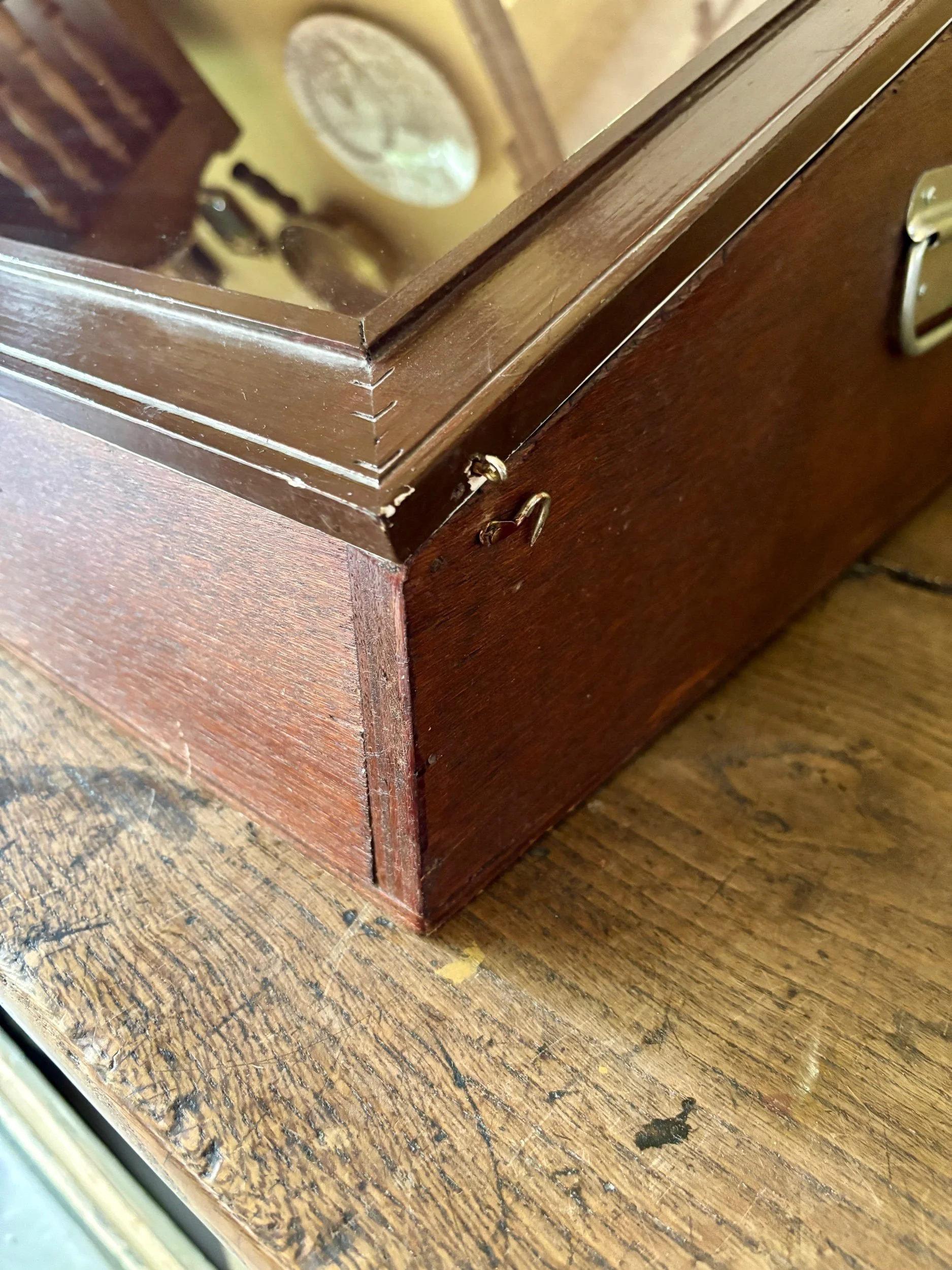 vitrine-presentation-bois-fonce-verre-meuble-vintage-axs-design-paris-france