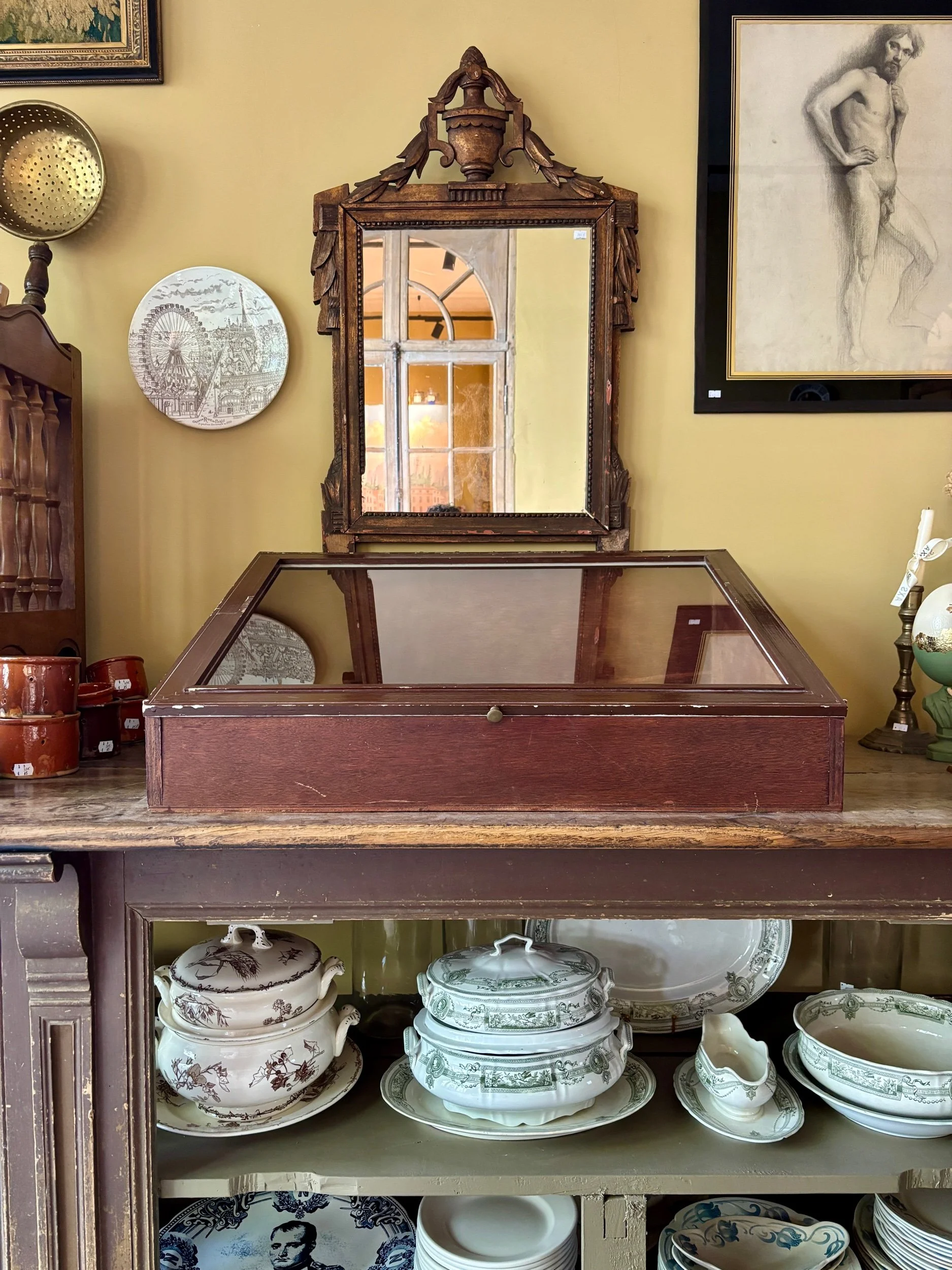 vitrine-presentation-bois-fonce-verre-meuble-vintage-axs-design-paris-france