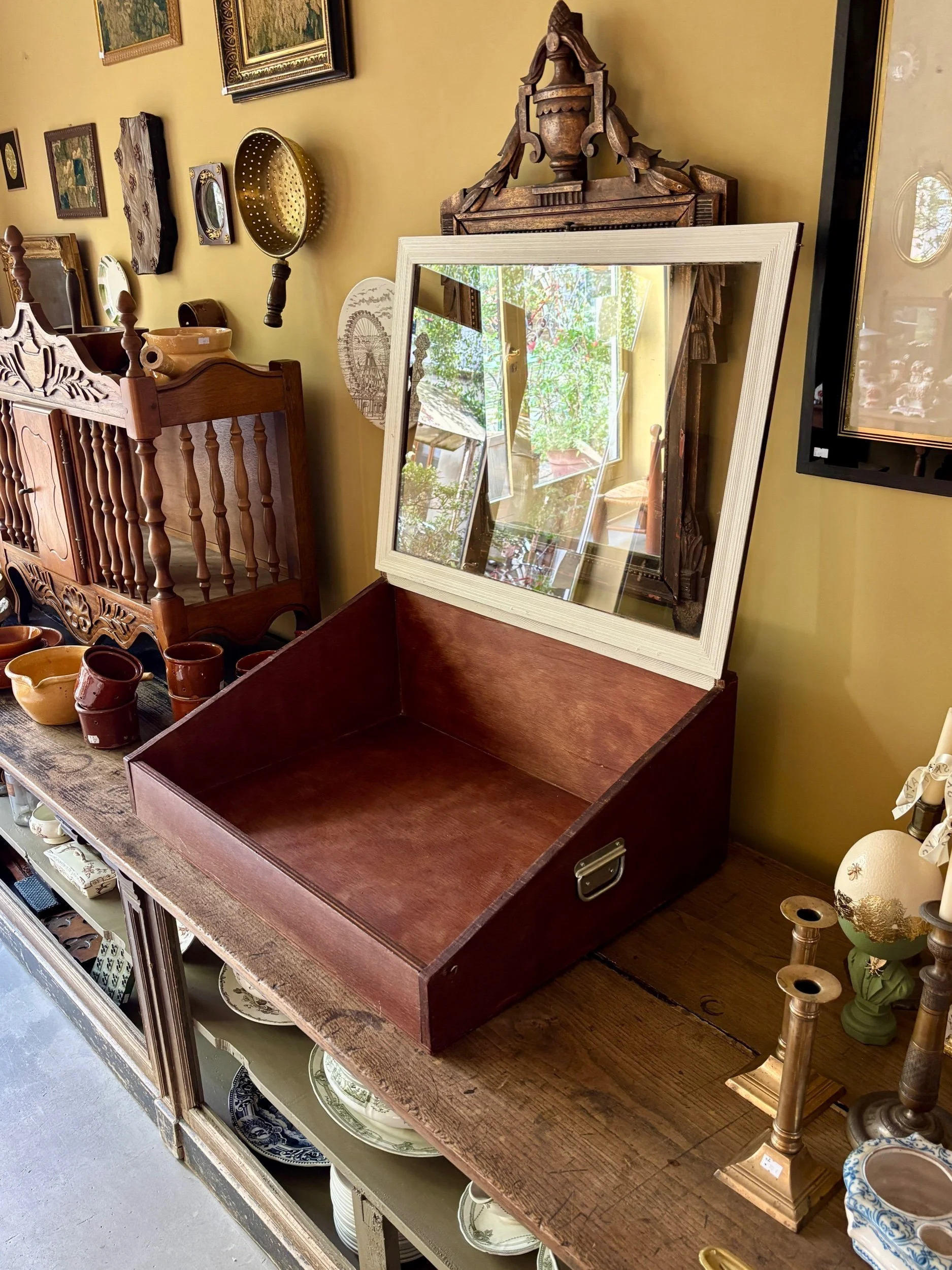 vitrine-presentation-bois-fonce-verre-meuble-vintage-axs-design-paris-france