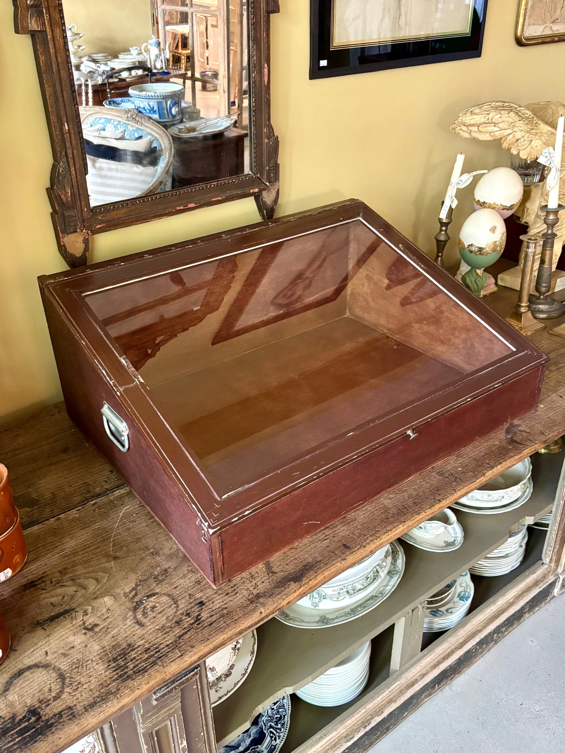 vitrine-presentation-bois-fonce-verre-meuble-vintage-axs-design-paris-france