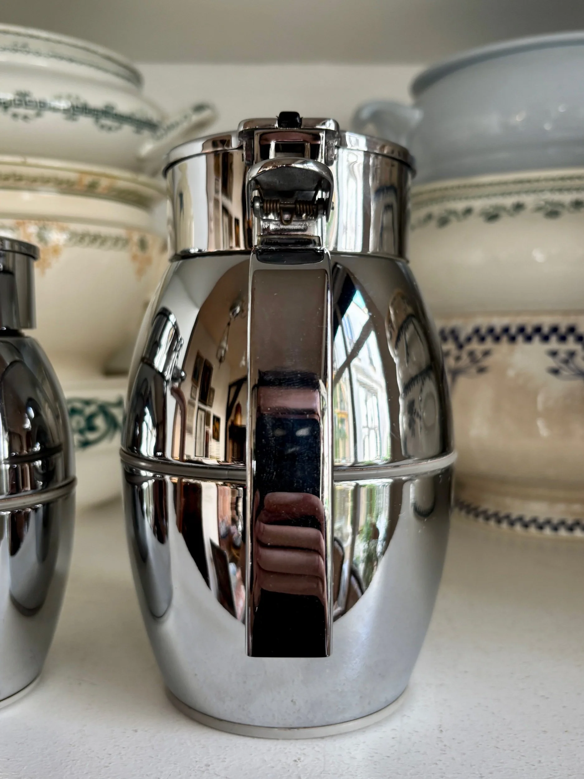 2-verseuses-isothermes-hermes-metal-cuir-vintage-axs-design-paris-france