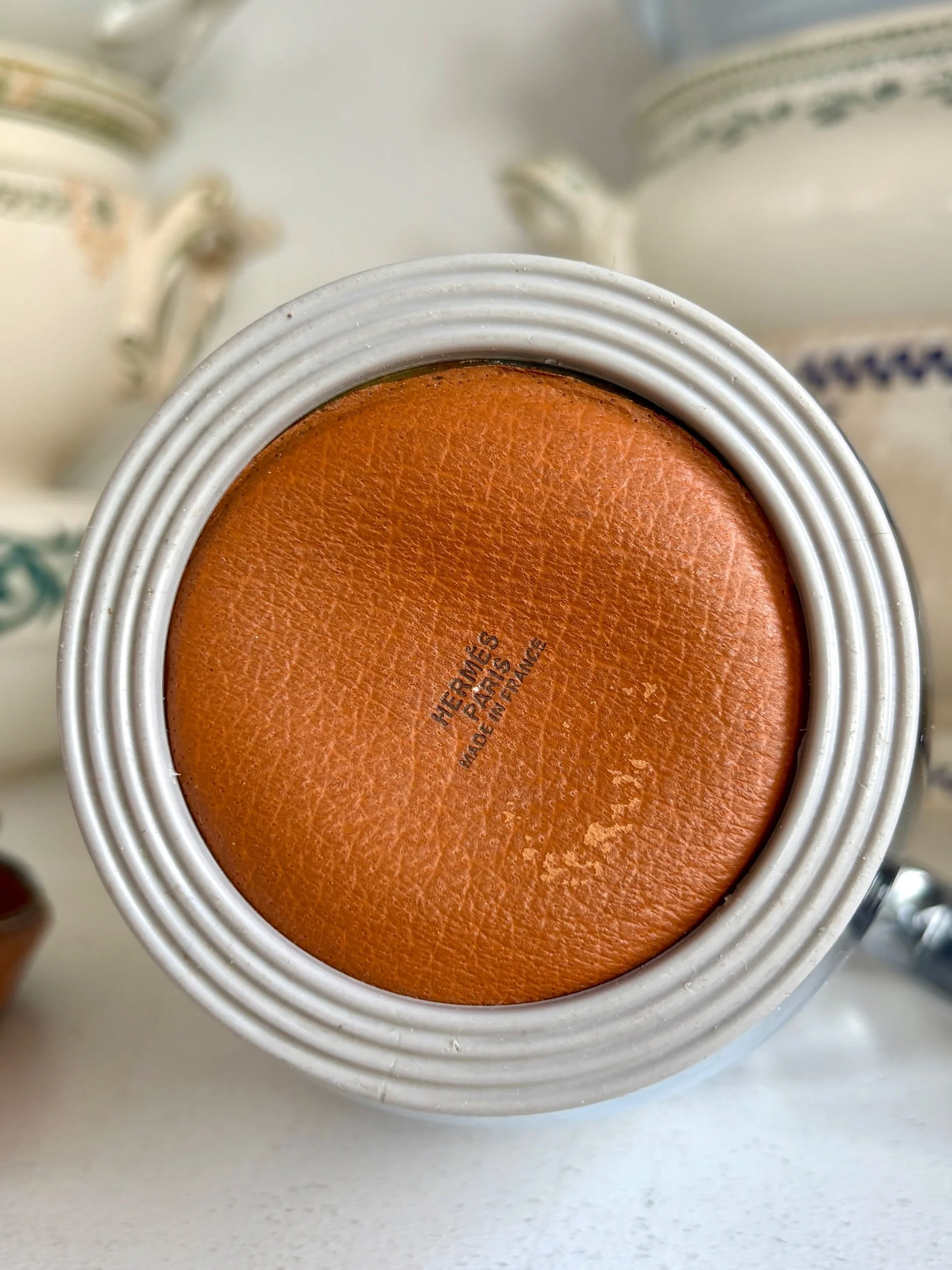 2-verseuses-isothermes-hermes-metal-cuir-vintage-axs-design-paris-france