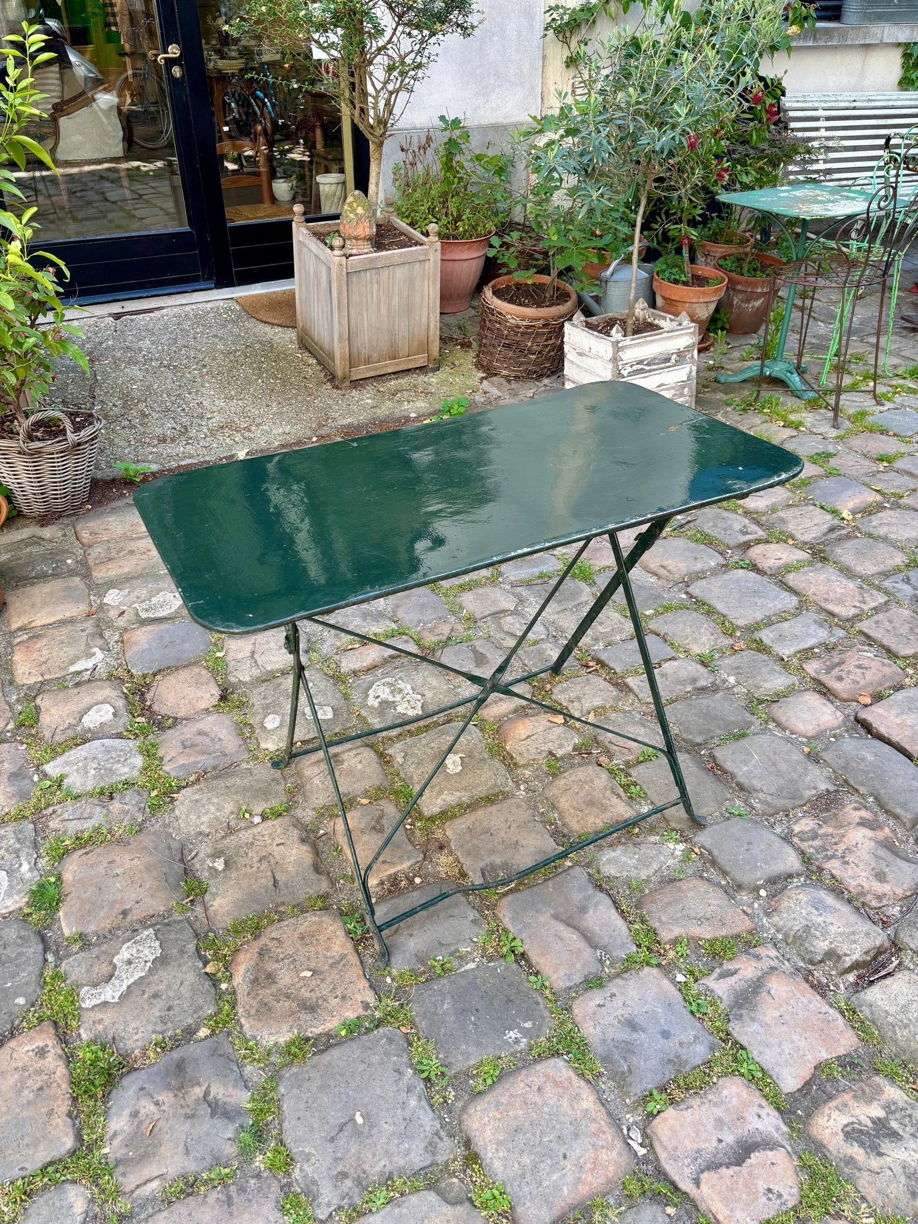 salon-jardin-table-4-chaises-pliantes-metal-bois-vert-mobilier-exterieur-vintage-axs-design-paris-france