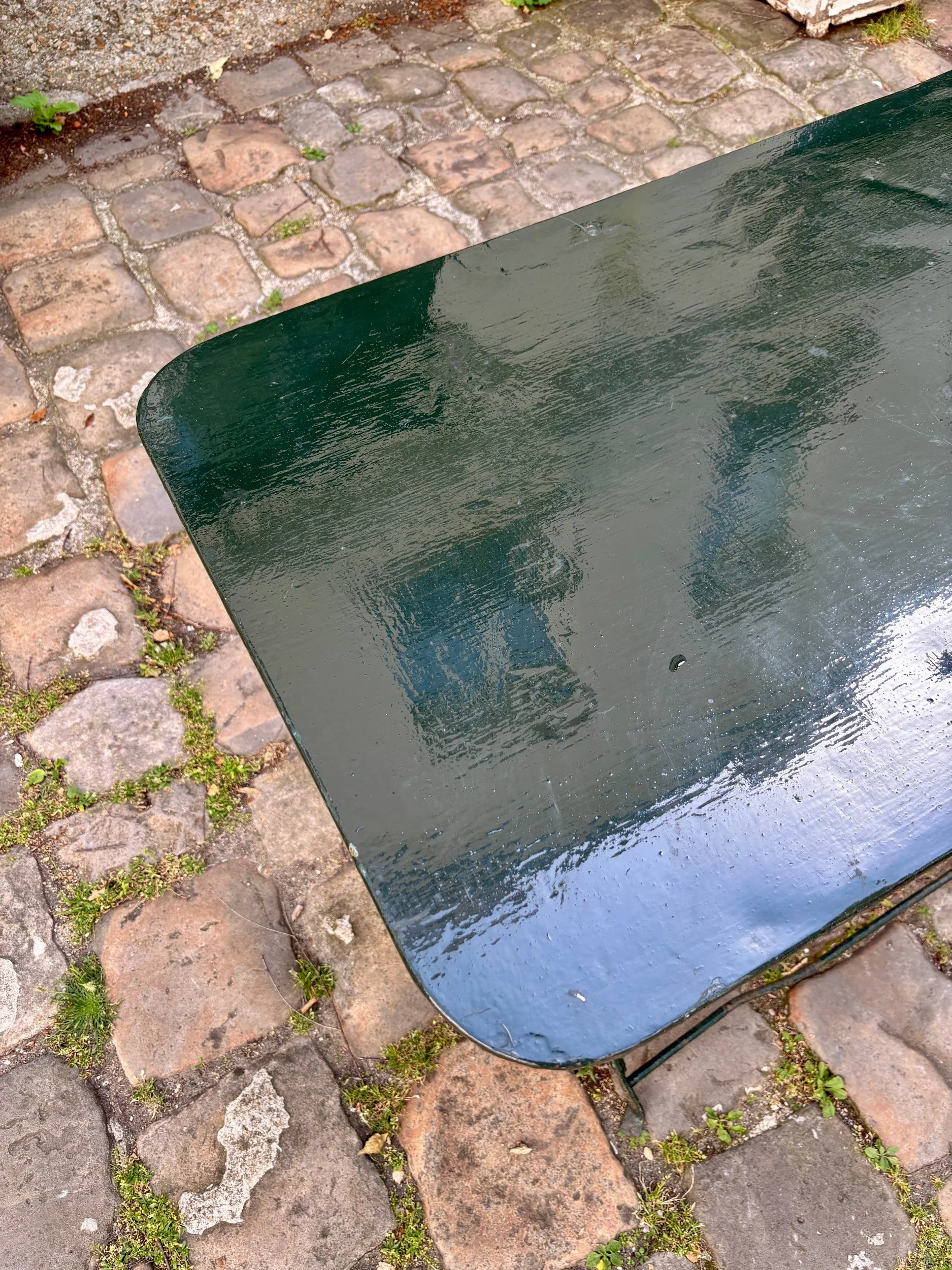 salon-jardin-table-4-chaises-pliantes-metal-bois-vert-mobilier-exterieur-vintage-axs-design-paris-france