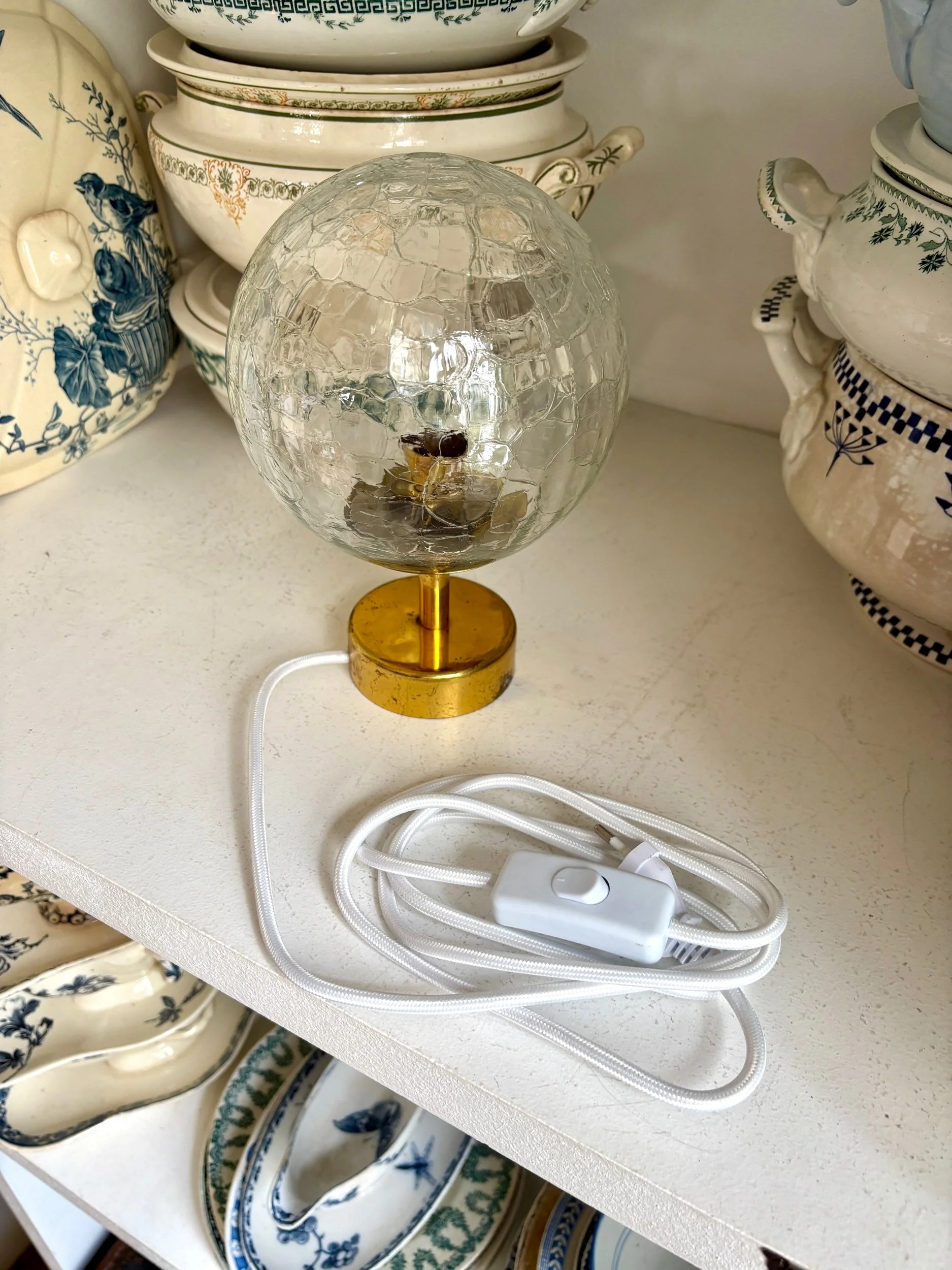 lampe-table-verre-craquele-metal-dore-luminaire-vintage-axs-design-paris-france