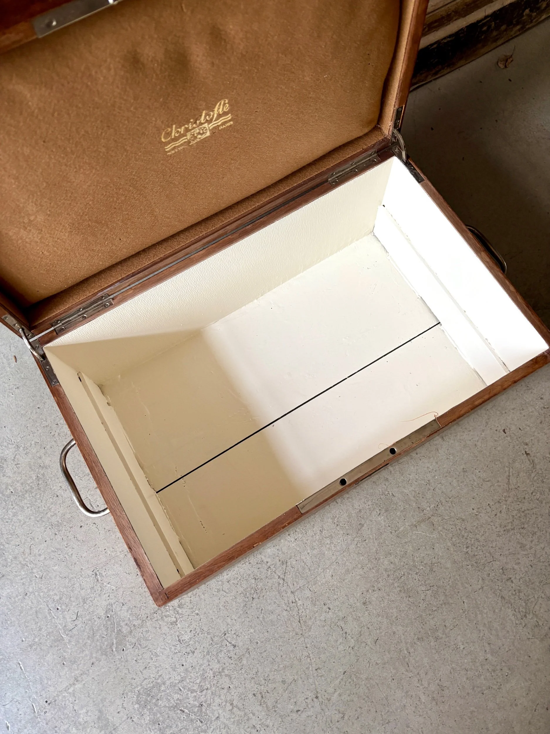 boite-menagere-rangement-bois-fonce-peinture-ecru-christofle-decoration-axs-design-paris-france
