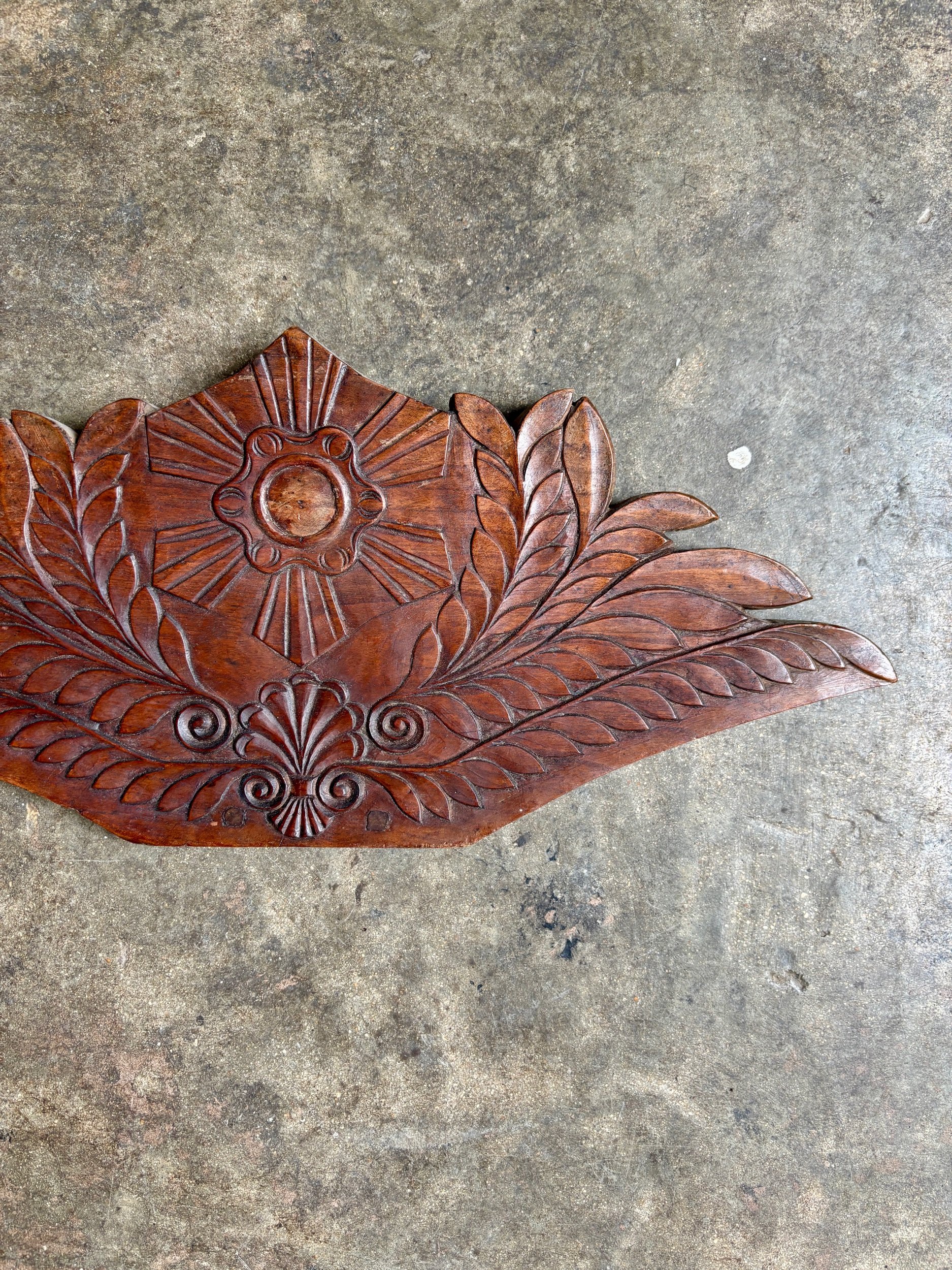 fronton-bois-sculpte-decoration-vintage-axs-design-paris-france