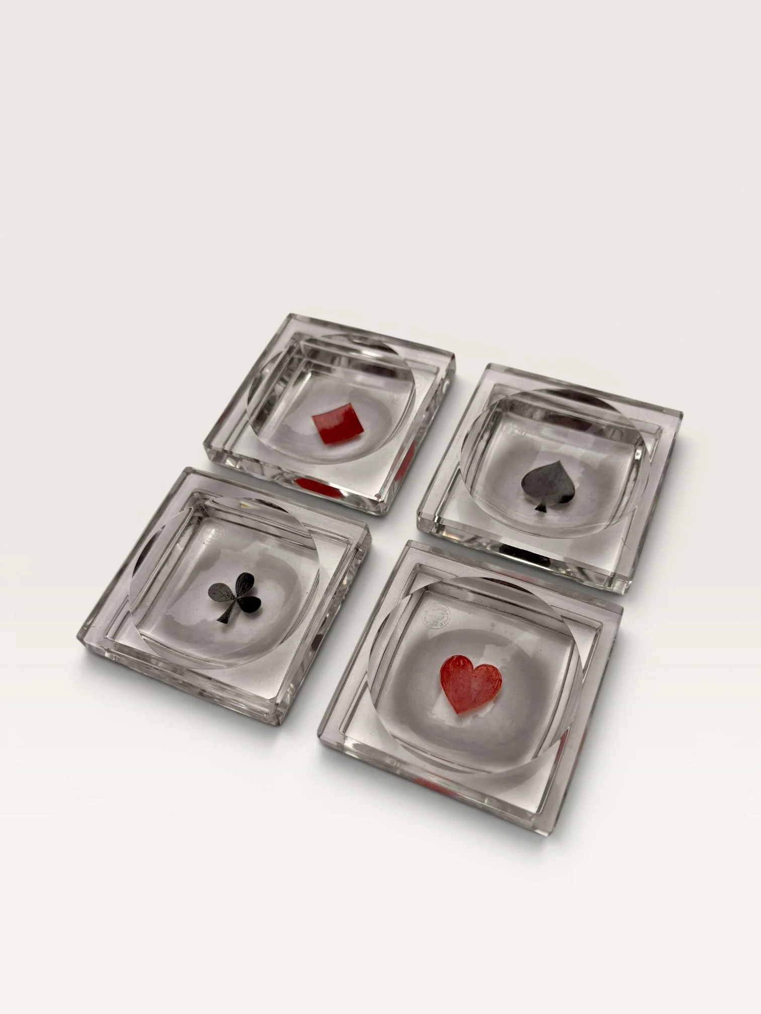 cendrier-vide-poche-baccarat-cristal-decoration-vintage-axs-design-paris-france