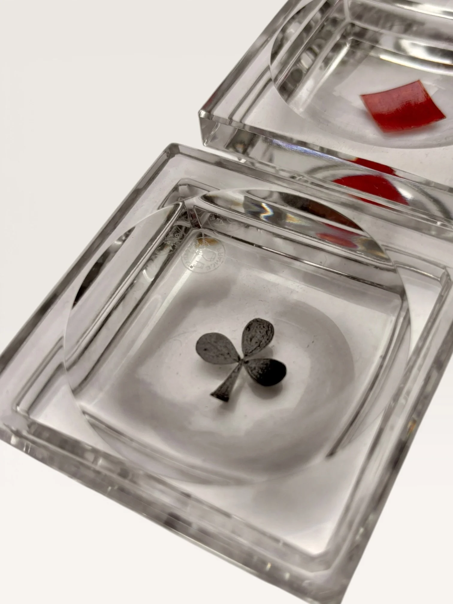cendrier-vide-poche-baccarat-cristal-decoration-vintage-axs-design-paris-france