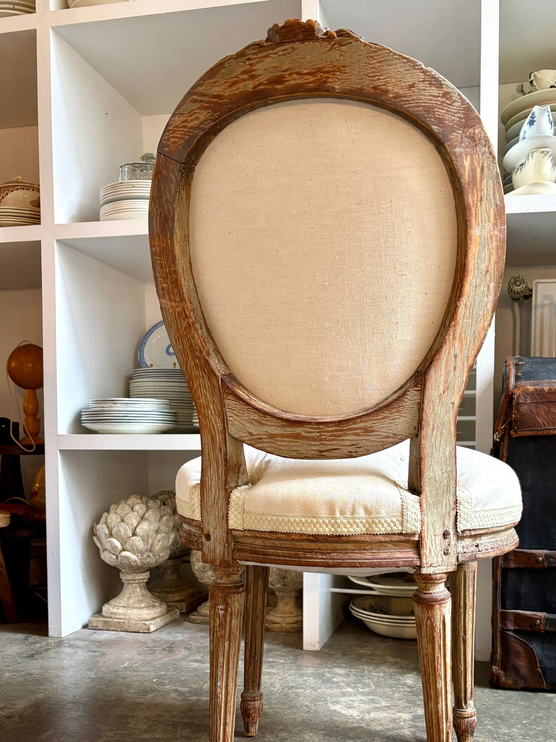 chaise-dossier-medaillon-coton-beige-assise-vintage-axs-design-paris-france