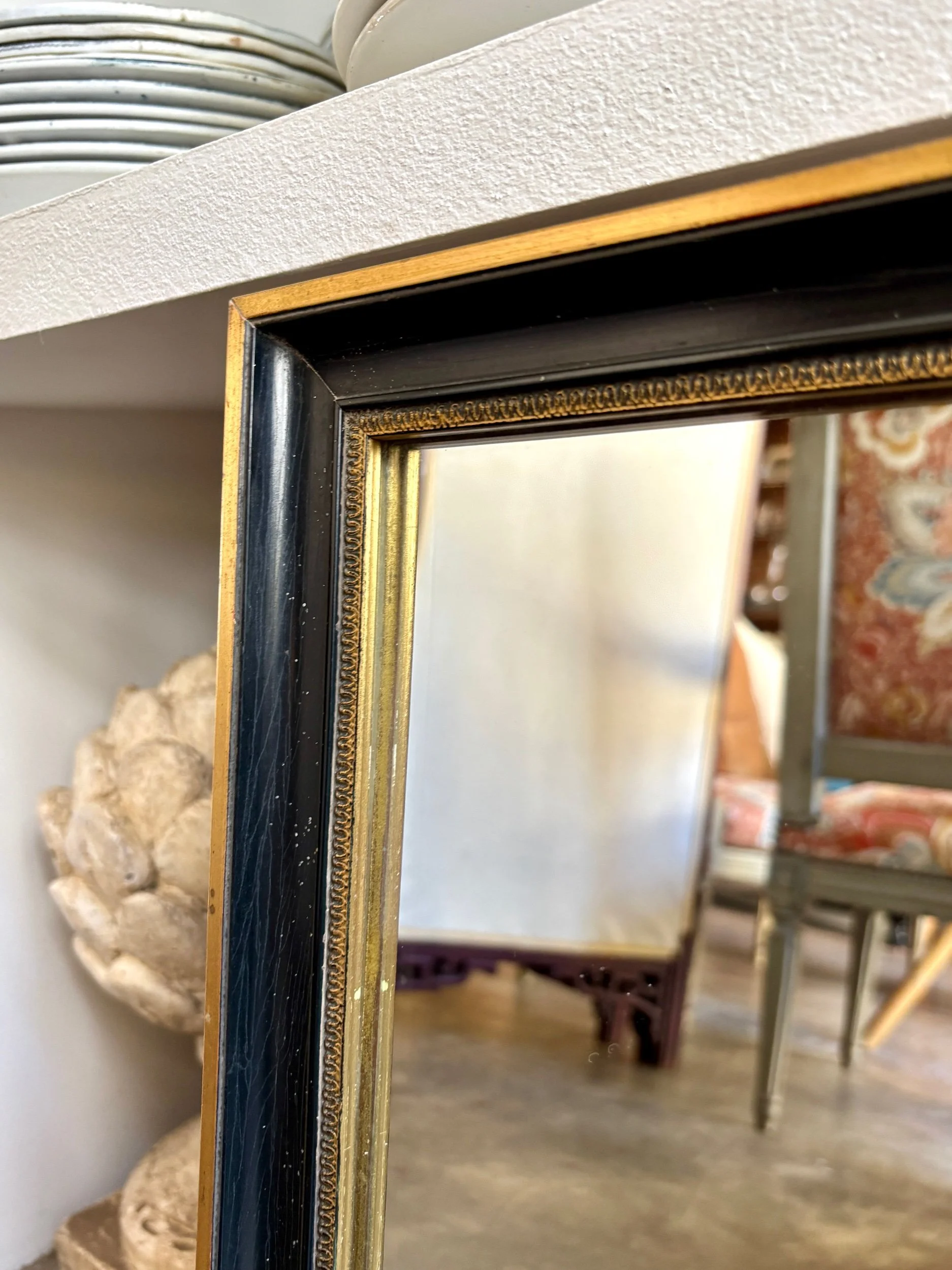 miroir-bois-stuc-noir-dore-palmettes-decoration-vintage-axs-design-paris-france