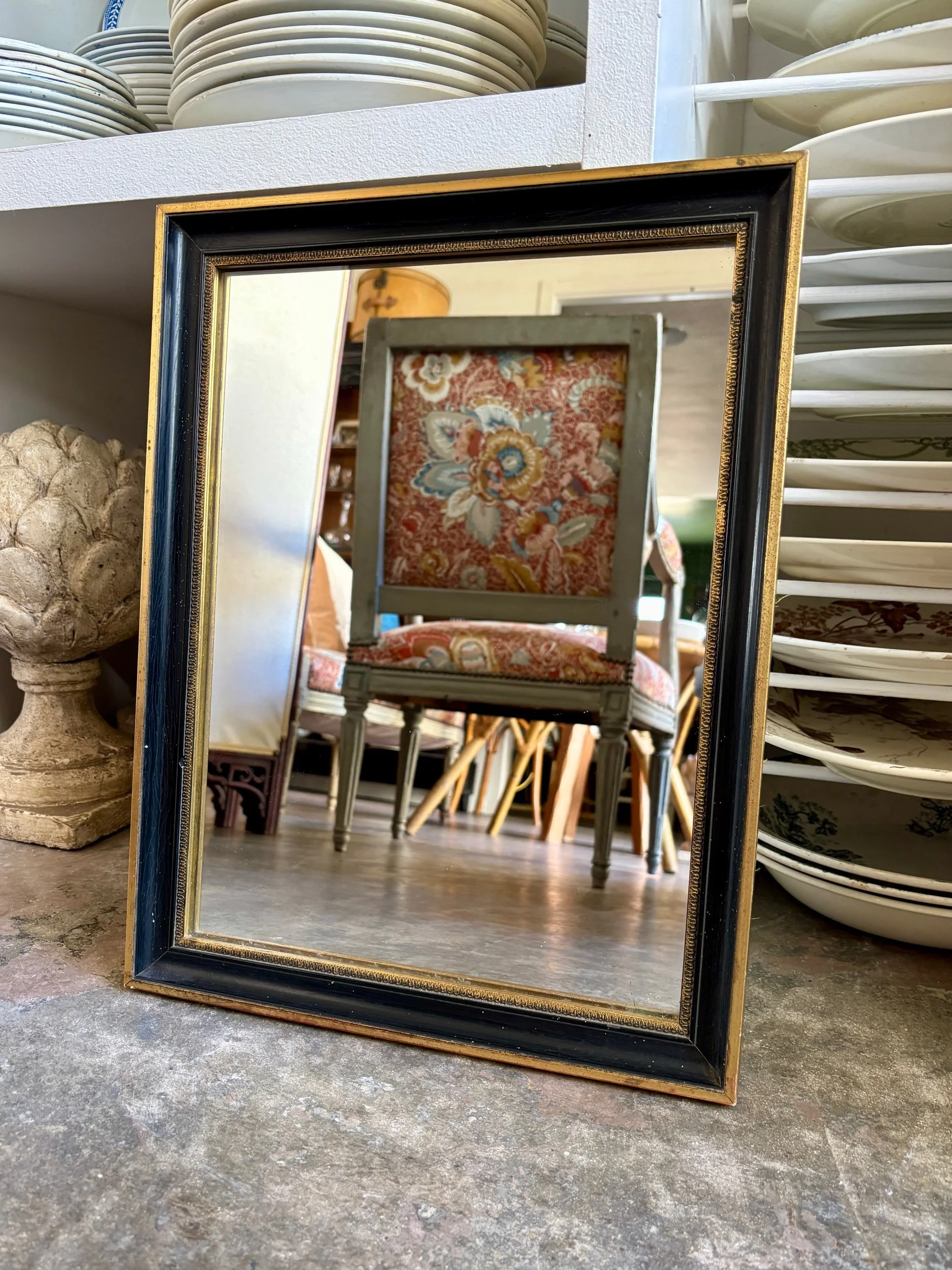 Miroir rectangulaire en bois noir et doré ☐ 45 x 35 cm