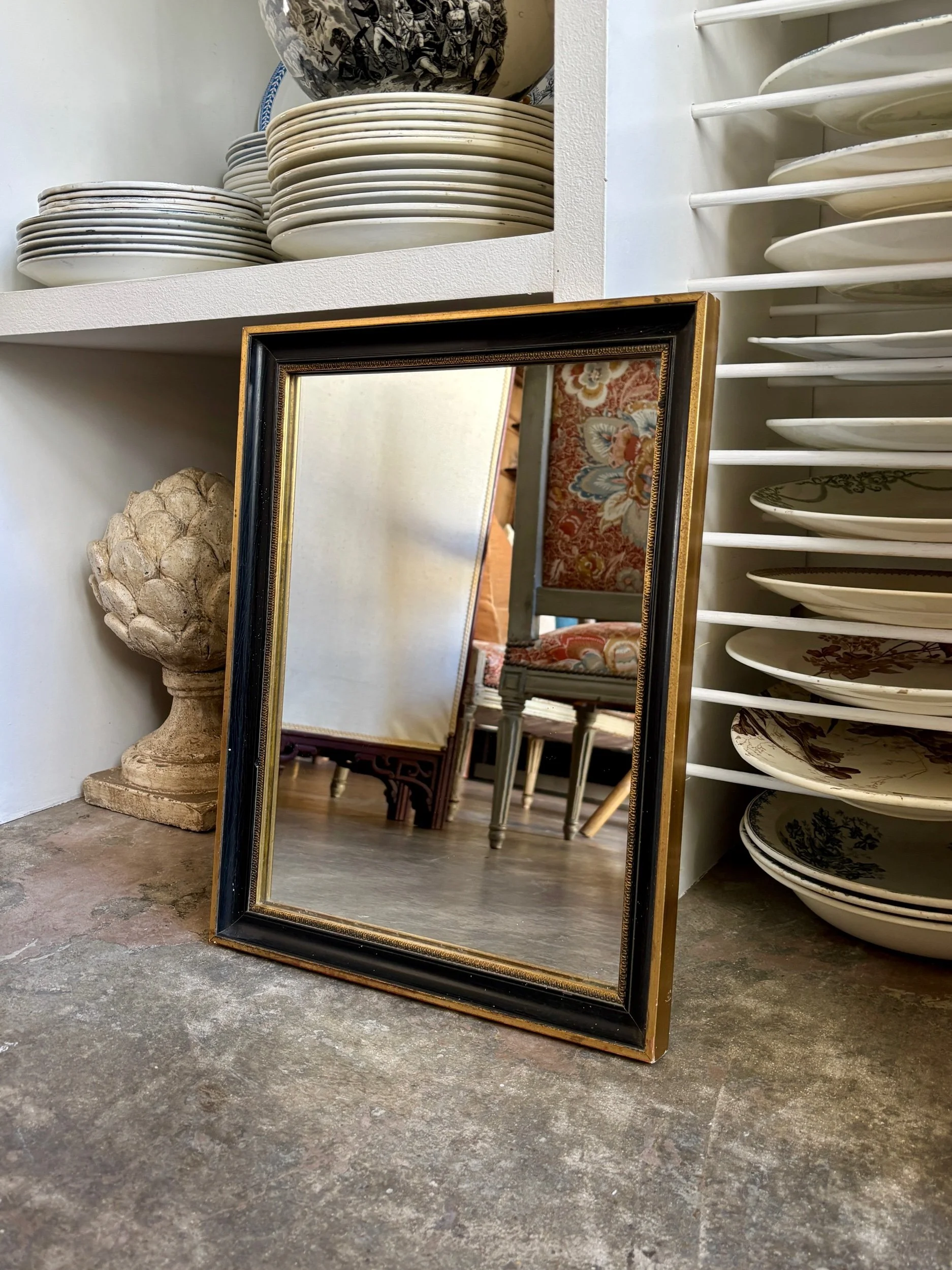 miroir-bois-stuc-noir-dore-palmettes-decoration-vintage-axs-design-paris-france