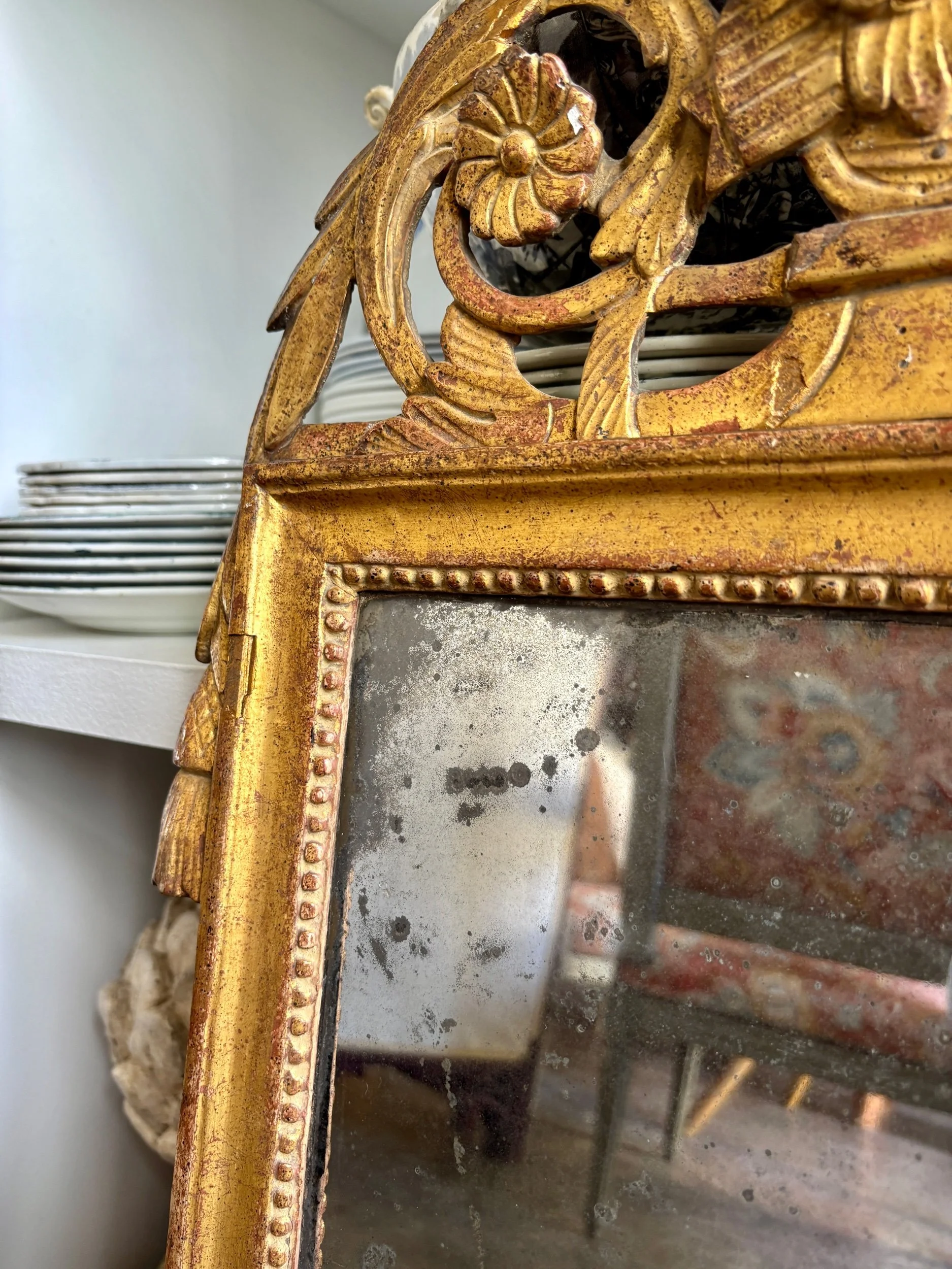 miroir-applique-fronton-bois-stuc-dore-decoration-vintage-antique-axs-design-paris-france