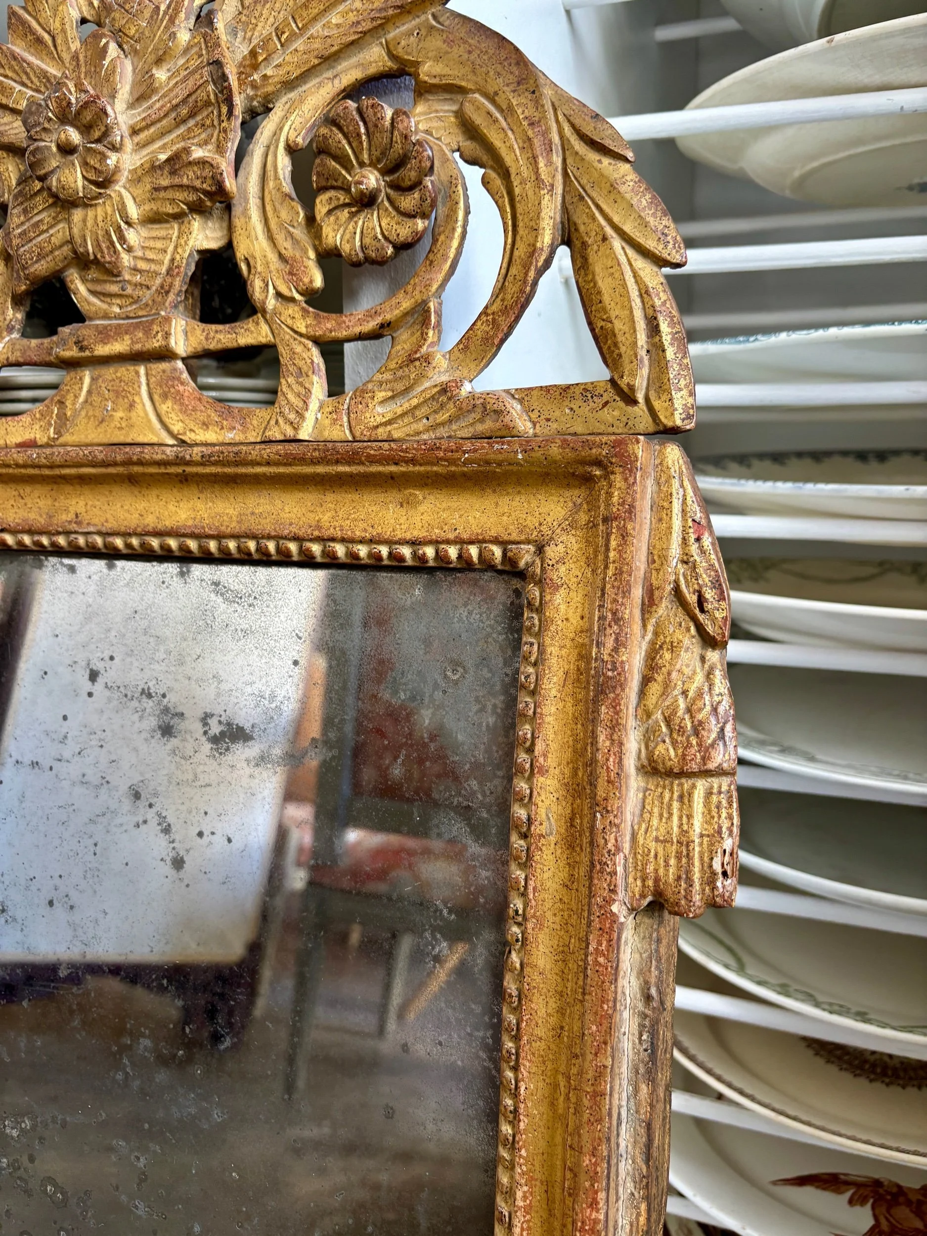 miroir-applique-fronton-bois-stuc-dore-decoration-vintage-antique-axs-design-paris-france
