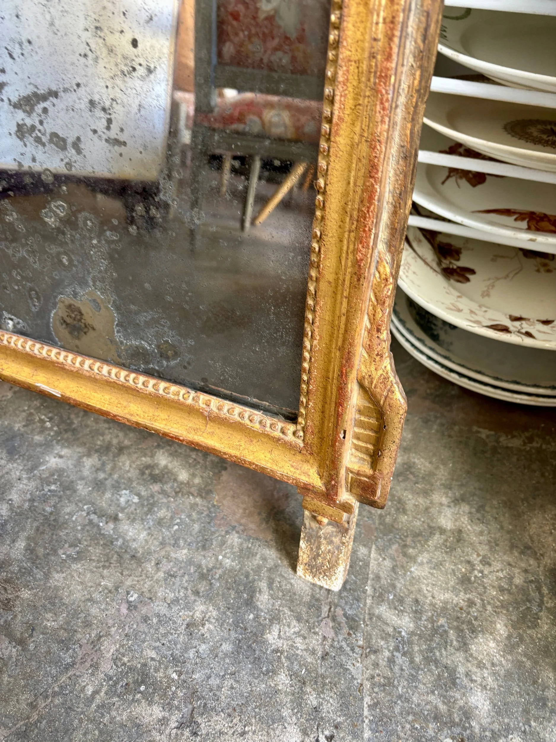 miroir-applique-fronton-bois-stuc-dore-decoration-vintage-antique-axs-design-paris-france
