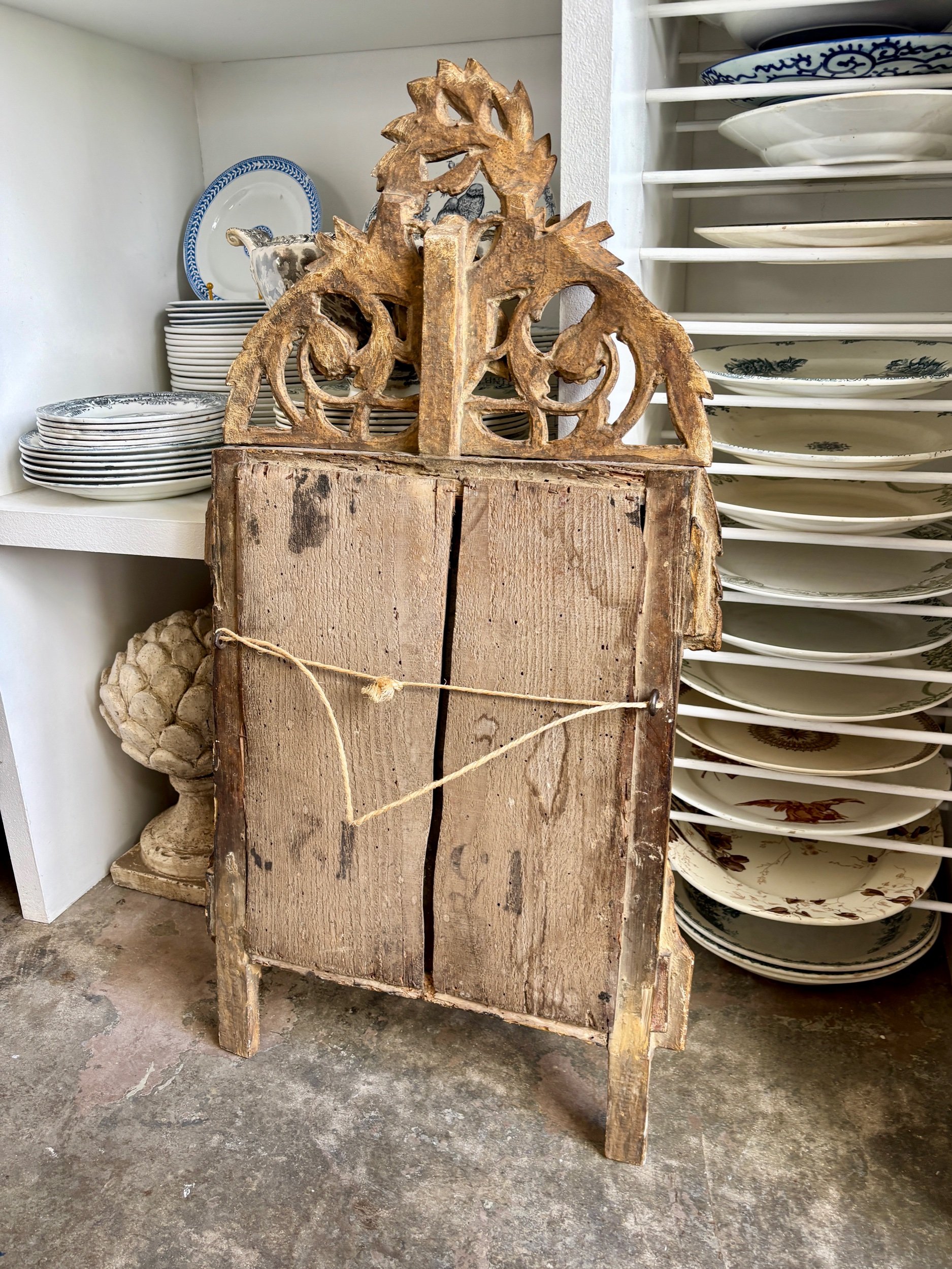 miroir-applique-fronton-bois-stuc-dore-decoration-vintage-antique-axs-design-paris-france