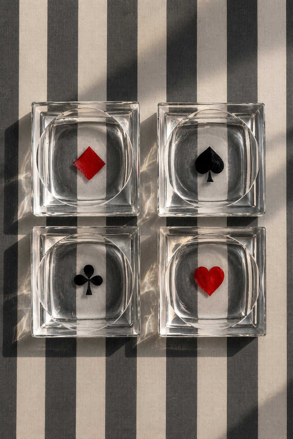 4 cendriers Baccarat en cristal peint à la main