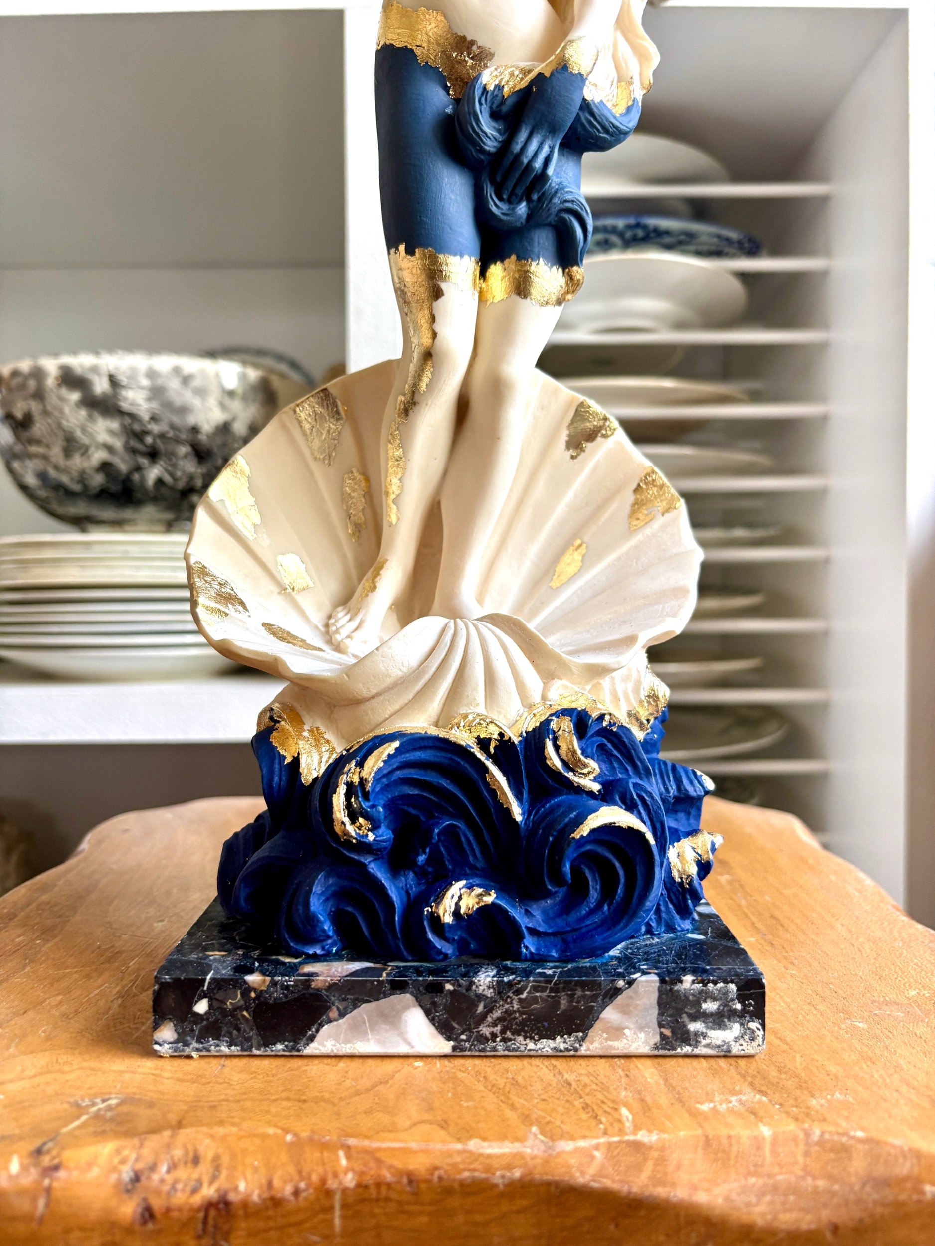 statue-oeuf-creation-upcycling-cabinet-curiosites-venus-vintage-axs-design-paris-france