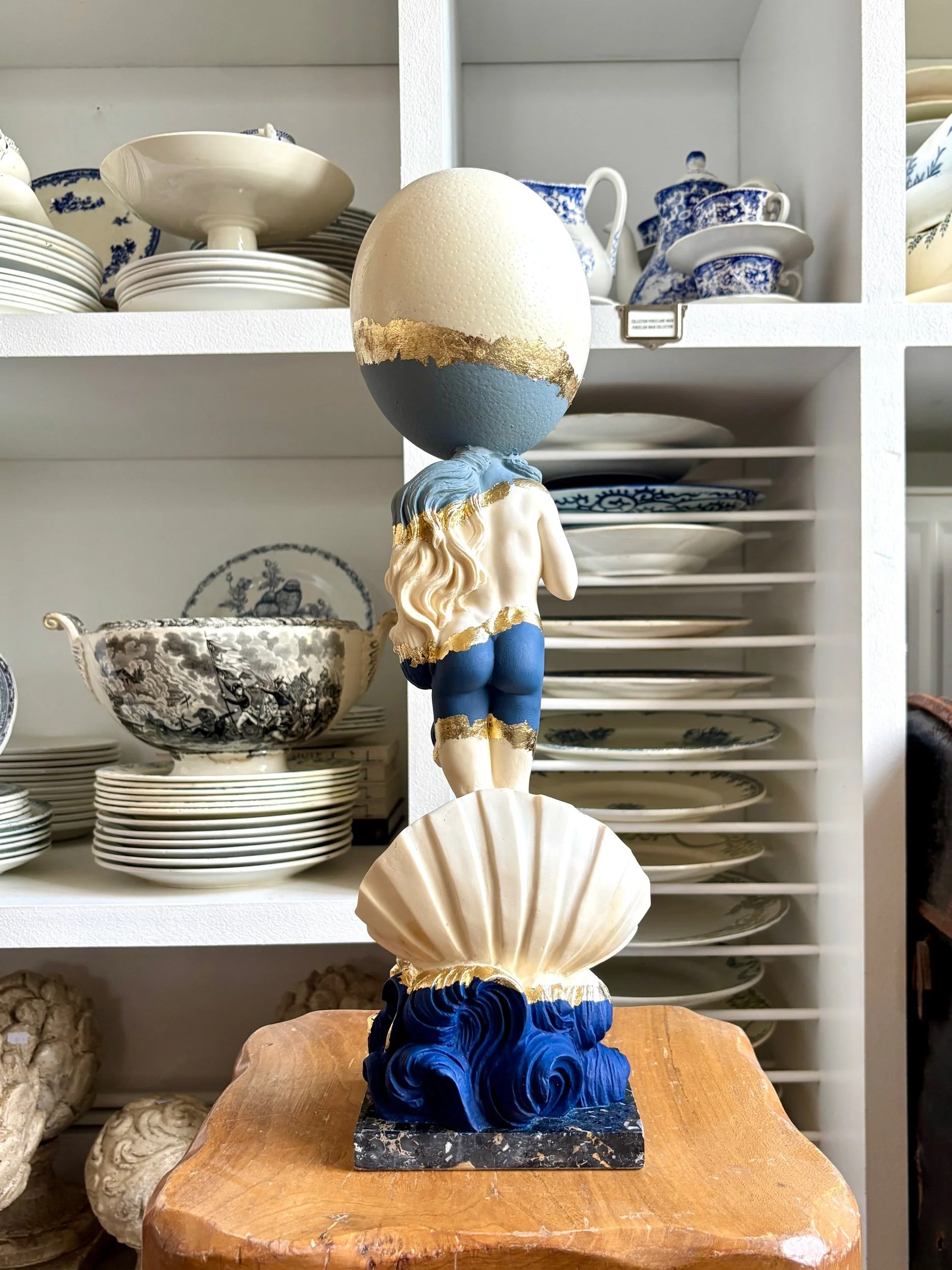 statue-oeuf-creation-upcycling-cabinet-curiosites-venus-vintage-axs-design-paris-france