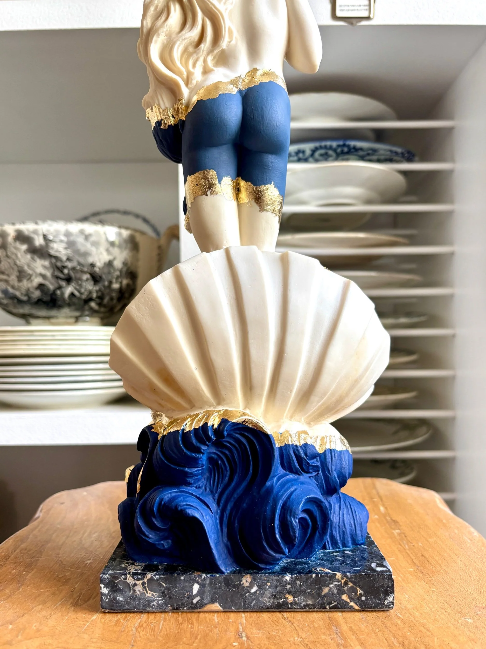 statue-oeuf-creation-upcycling-cabinet-curiosites-venus-vintage-axs-design-paris-france