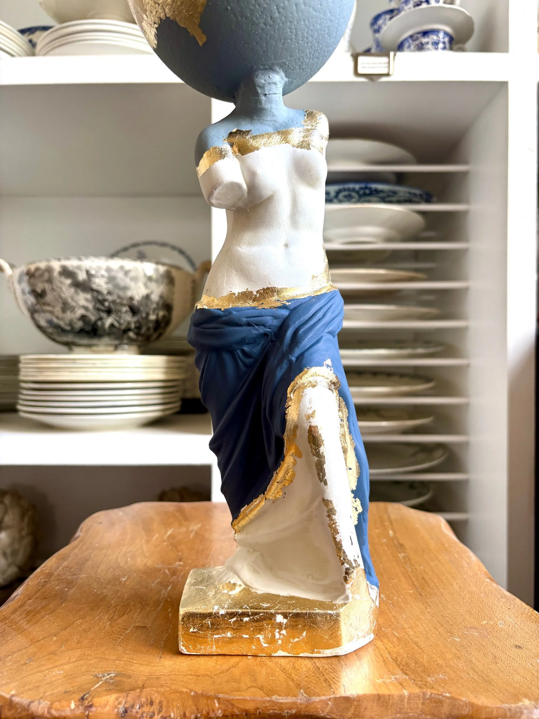 statue-oeuf-creation-upcycling-cabinet-curiosites-venus-2-vintage-axs-design-paris-france