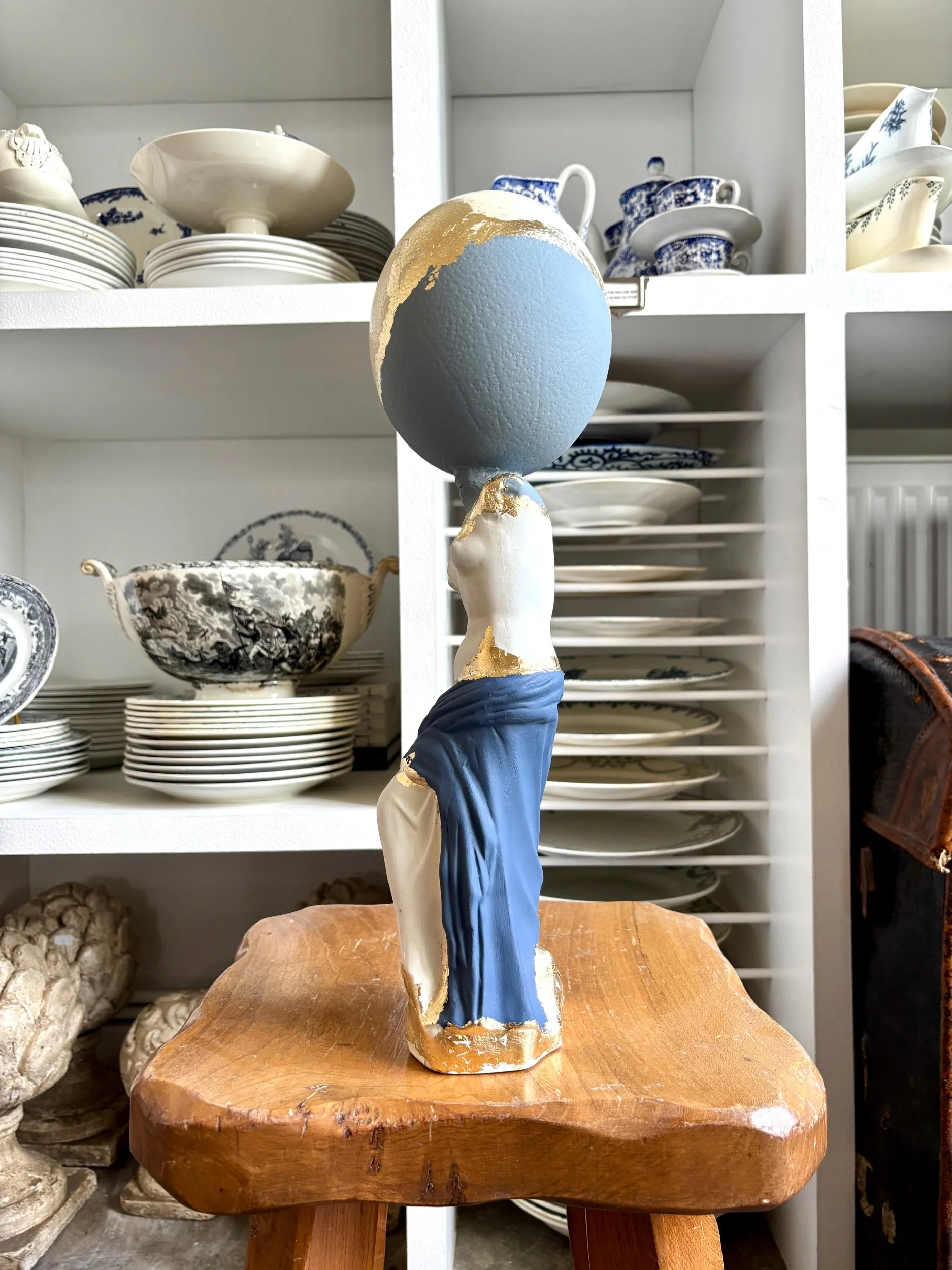 statue-oeuf-creation-upcycling-cabinet-curiosites-venus-2-vintage-axs-design-paris-france