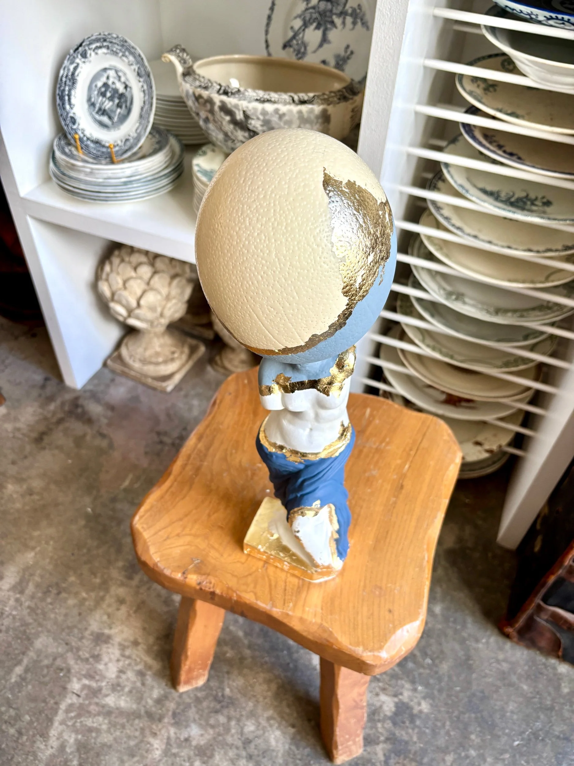 statue-oeuf-creation-upcycling-cabinet-curiosites-venus-2-vintage-axs-design-paris-france