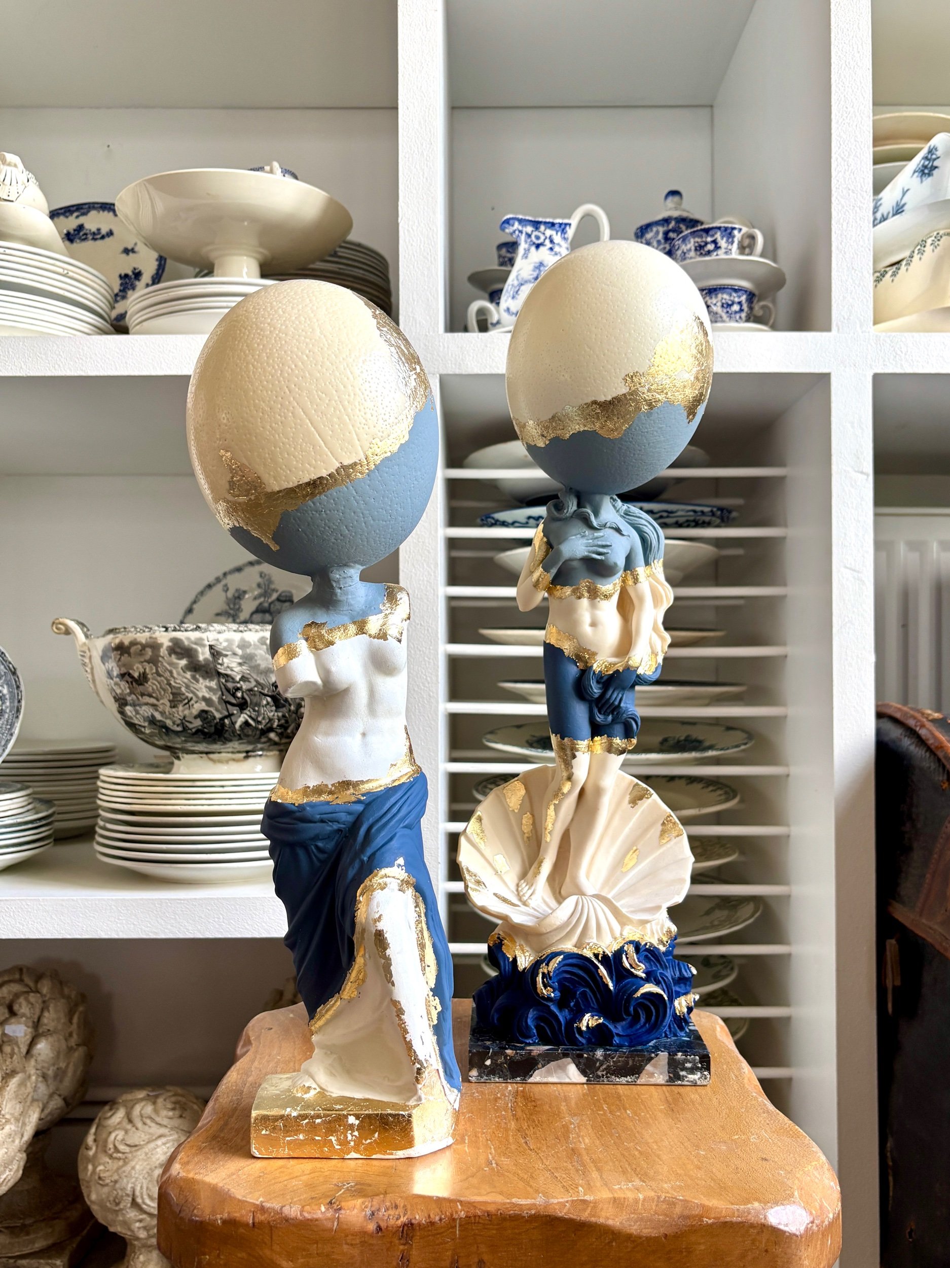 statue-oeuf-creation-upcycling-cabinet-curiosites-venus-2-vintage-axs-design-paris-france