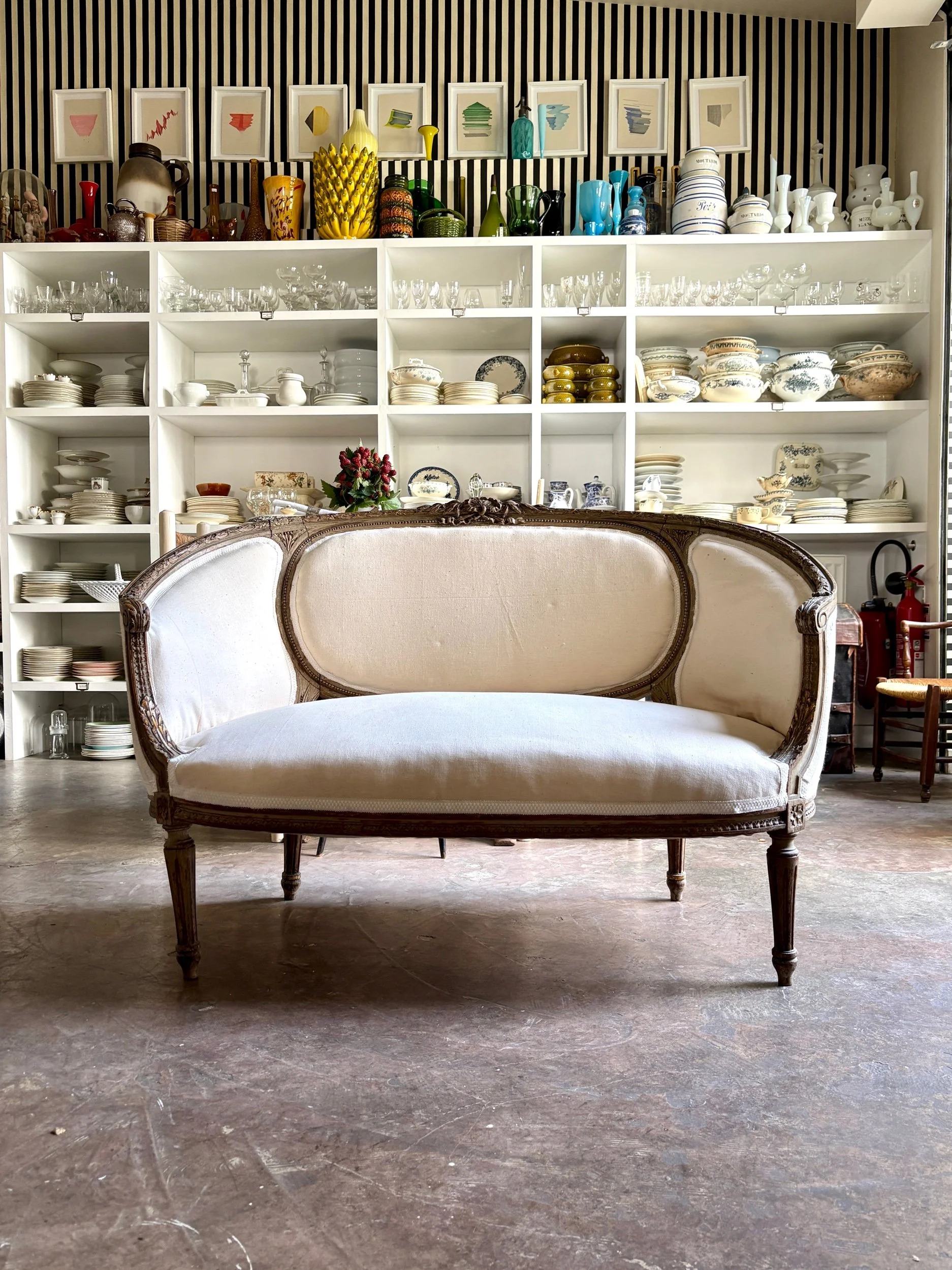 banquette-2-places-corbeille-bois-sculpte-metis-beige-xviii-eme-assise-antique-classique-axs-design-paris-france