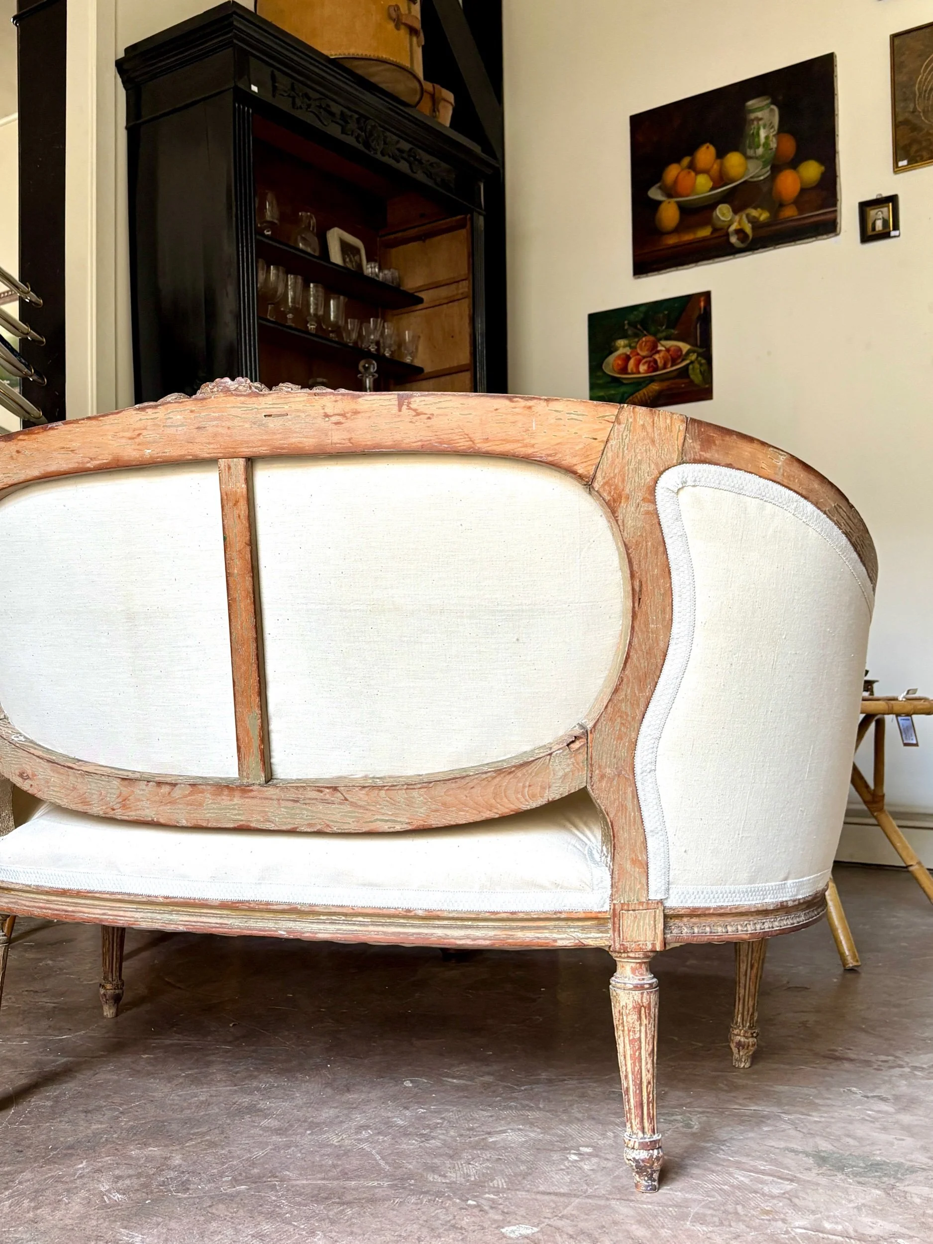 banquette-2-places-corbeille-bois-sculpte-metis-beige-xviii-eme-assise-antique-classique-axs-design-paris-france