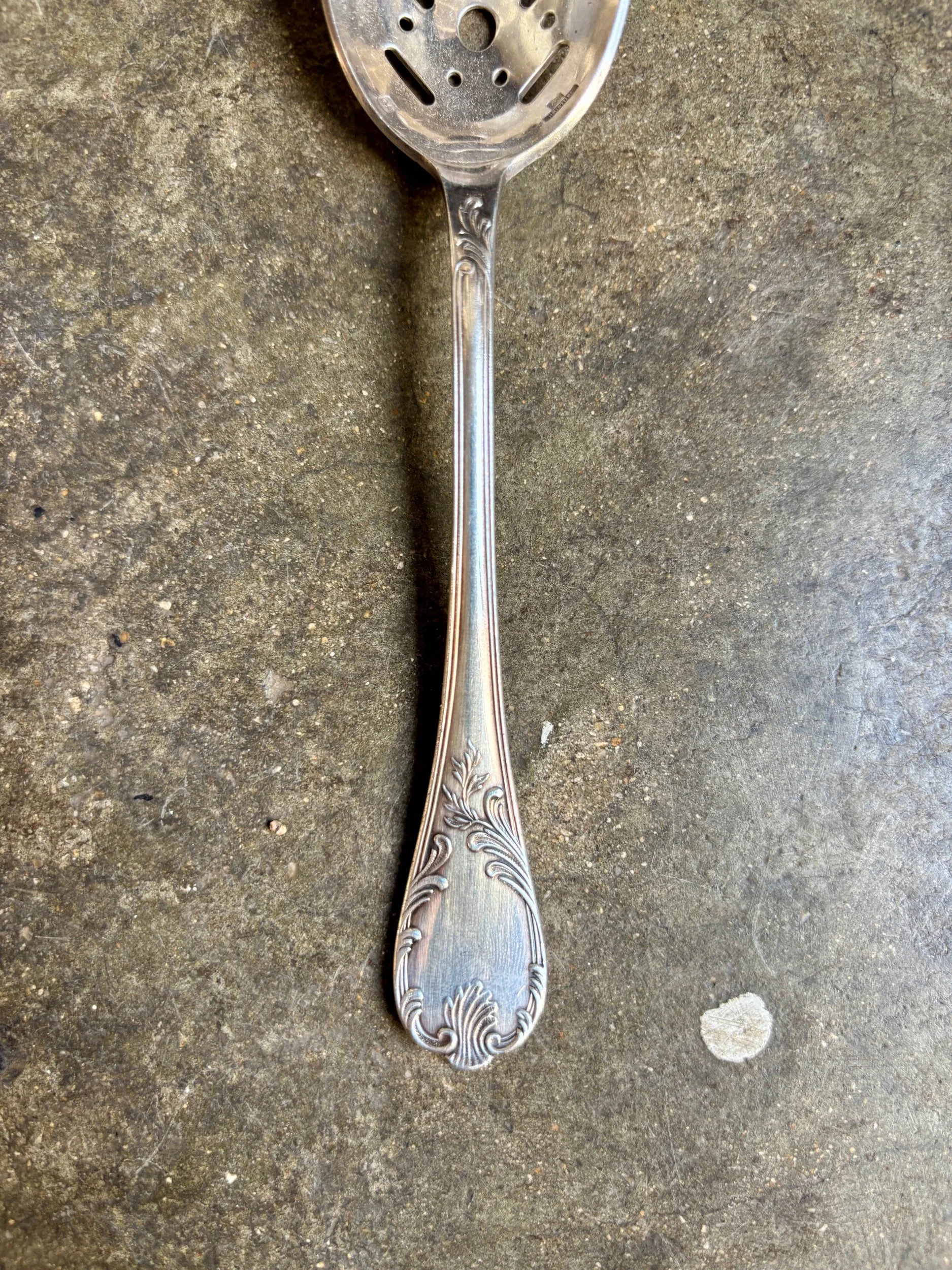 cuillere-service-ajouree-christofle-metal-argente-vaisselle-vintage-axs-design-paris-france