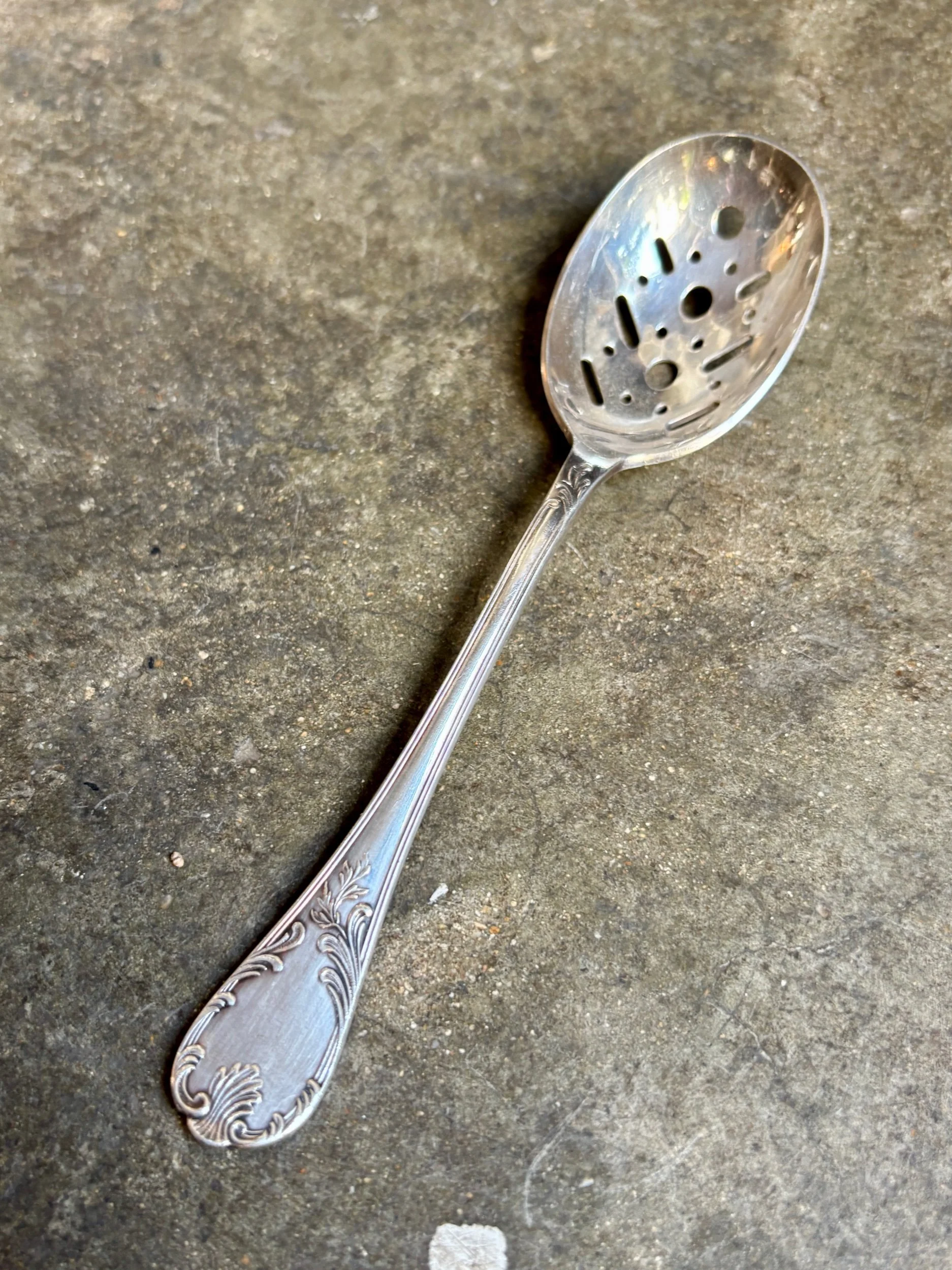cuillere-service-ajouree-christofle-metal-argente-vaisselle-vintage-axs-design-paris-france
