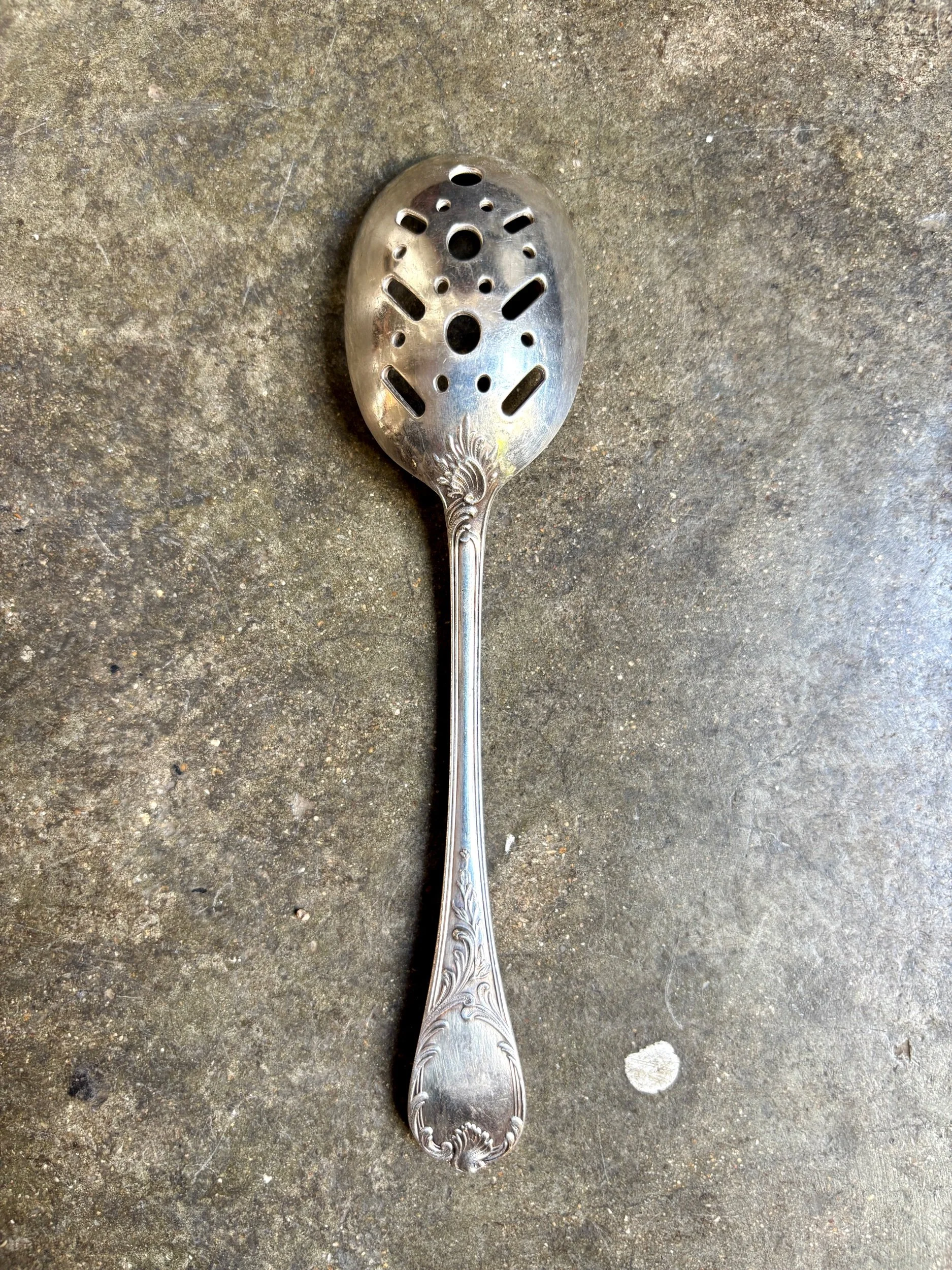 cuillere-service-ajouree-christofle-metal-argente-vaisselle-vintage-axs-design-paris-france