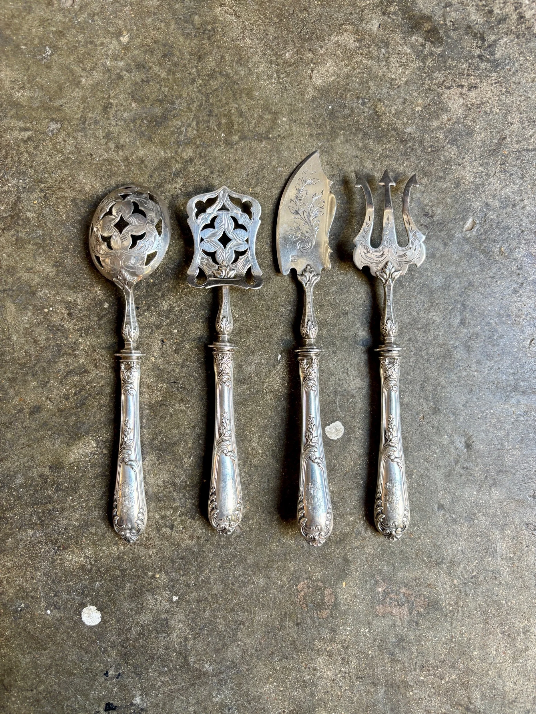 4 couverts à bonbon en argent chiffrés "HS"