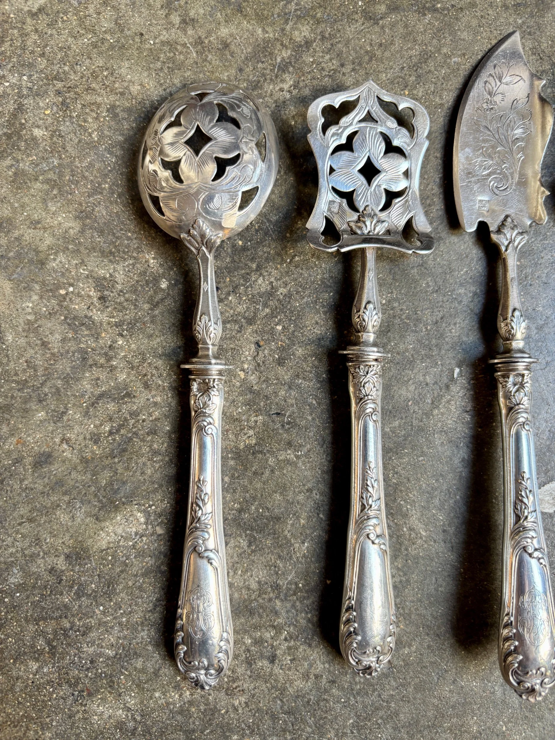 4-couverts-bonbon-argent-monogramme-vaisselle-antique-vintage-axs-design-paris-france