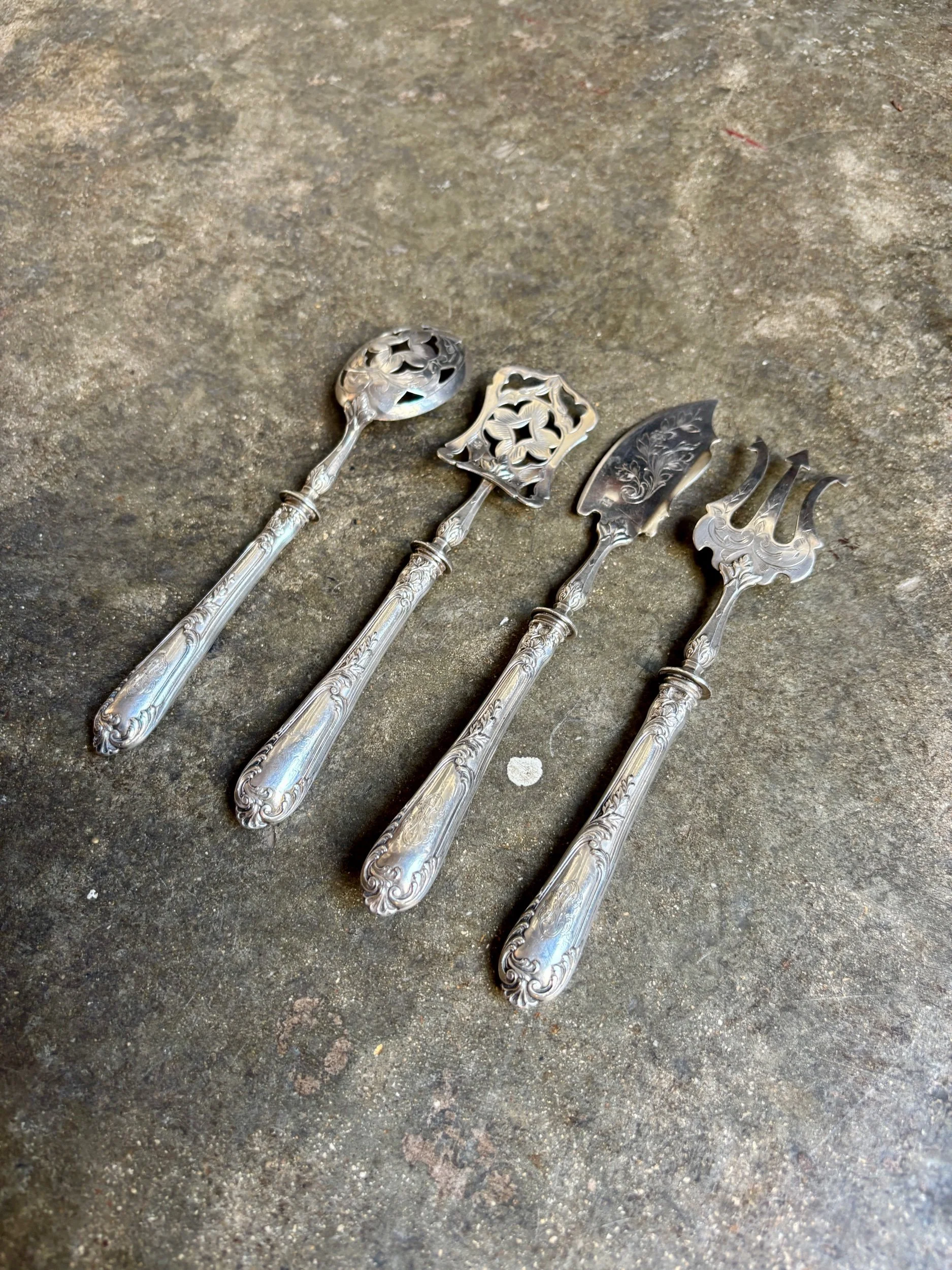 4-couverts-bonbon-argent-monogramme-vaisselle-antique-vintage-axs-design-paris-france