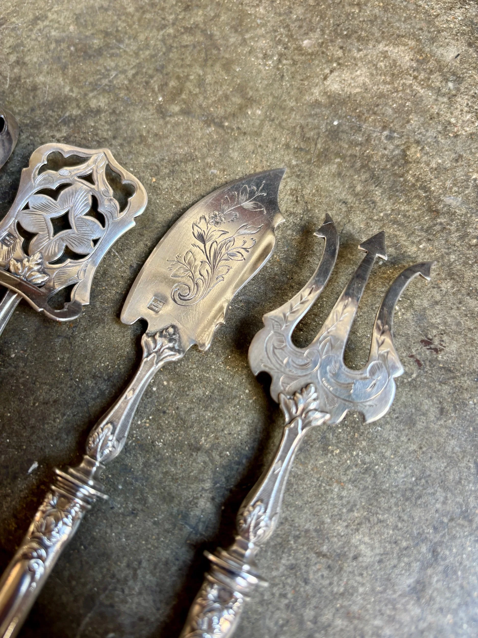 4-couverts-bonbon-argent-monogramme-vaisselle-antique-vintage-axs-design-paris-france