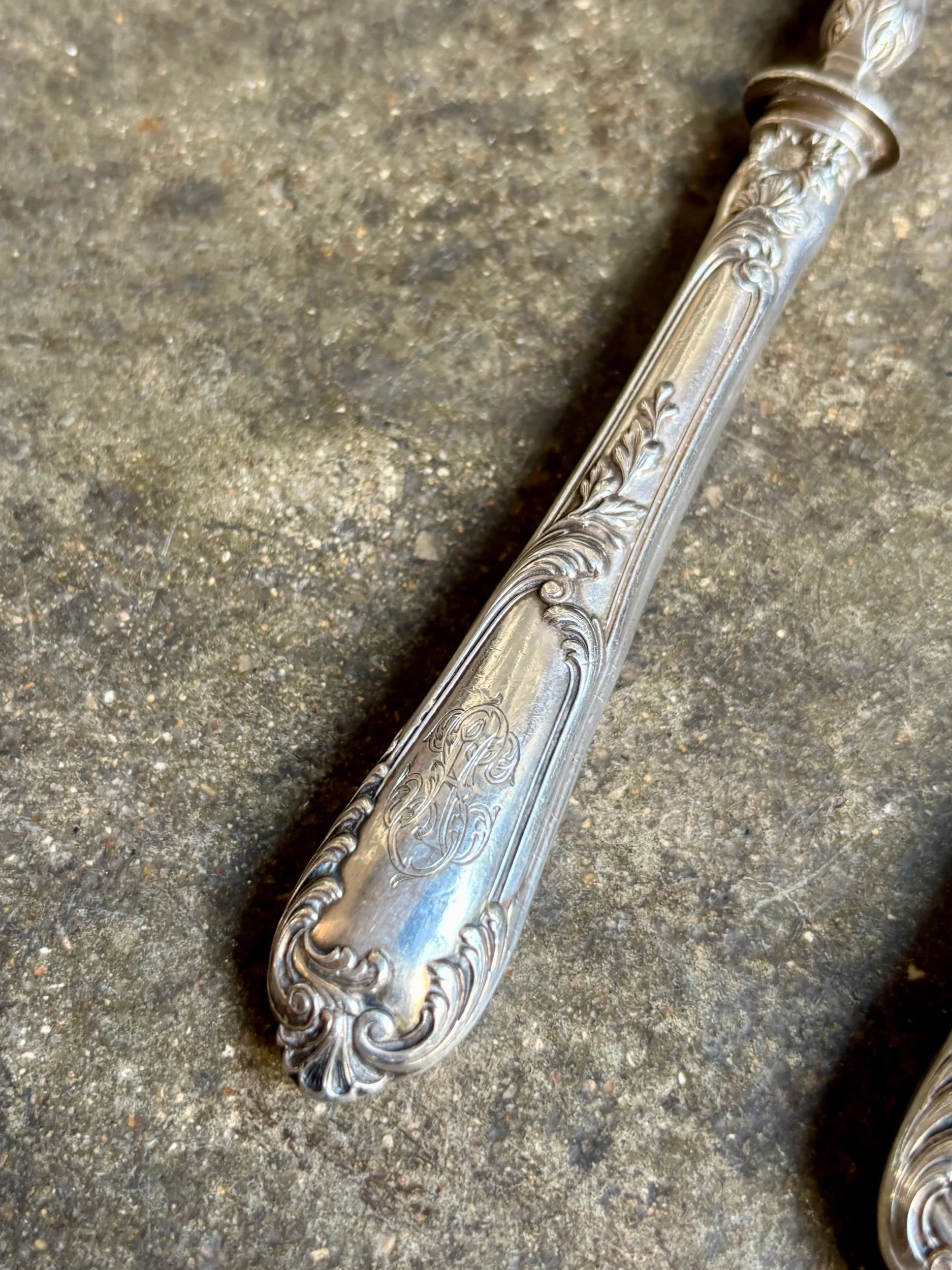 4-couverts-bonbon-argent-monogramme-vaisselle-antique-vintage-axs-design-paris-france