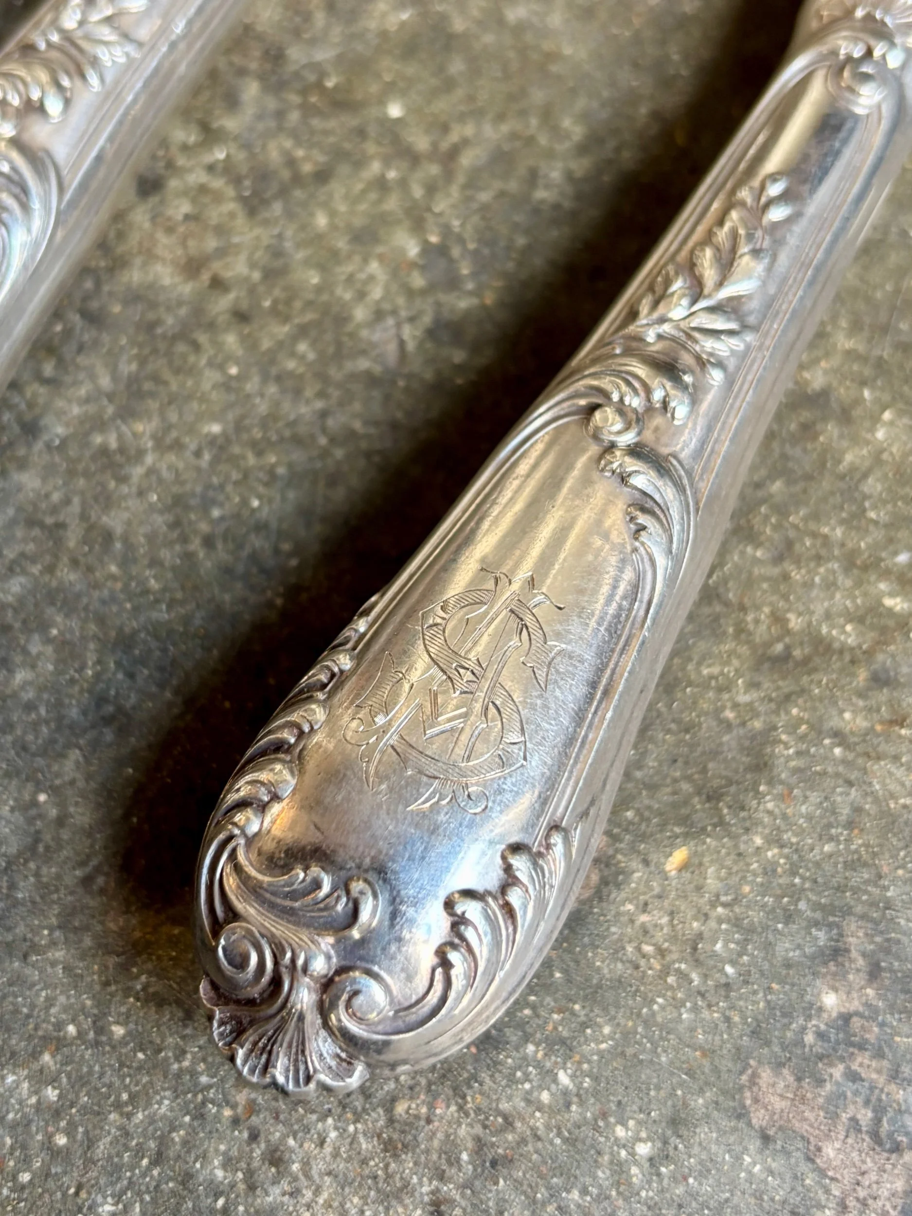 paire-couverts-service-poisson-argent-ajoure-vaisselle-antique-vintage-axs-design-paris-france