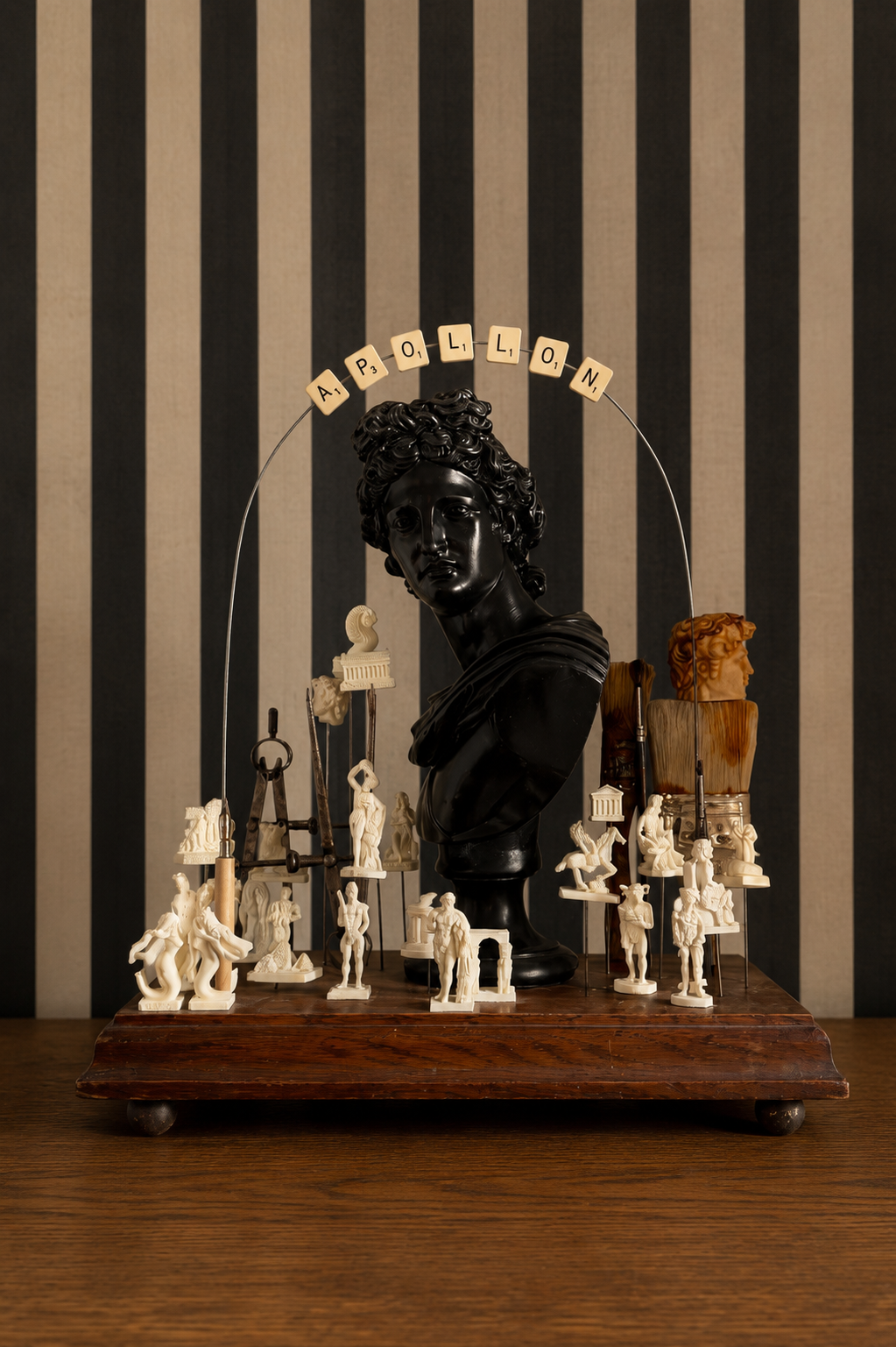apollon-buste-noir-bois-statuettes-pinceaux-compas-art-sculpture-axs-design-paris-france