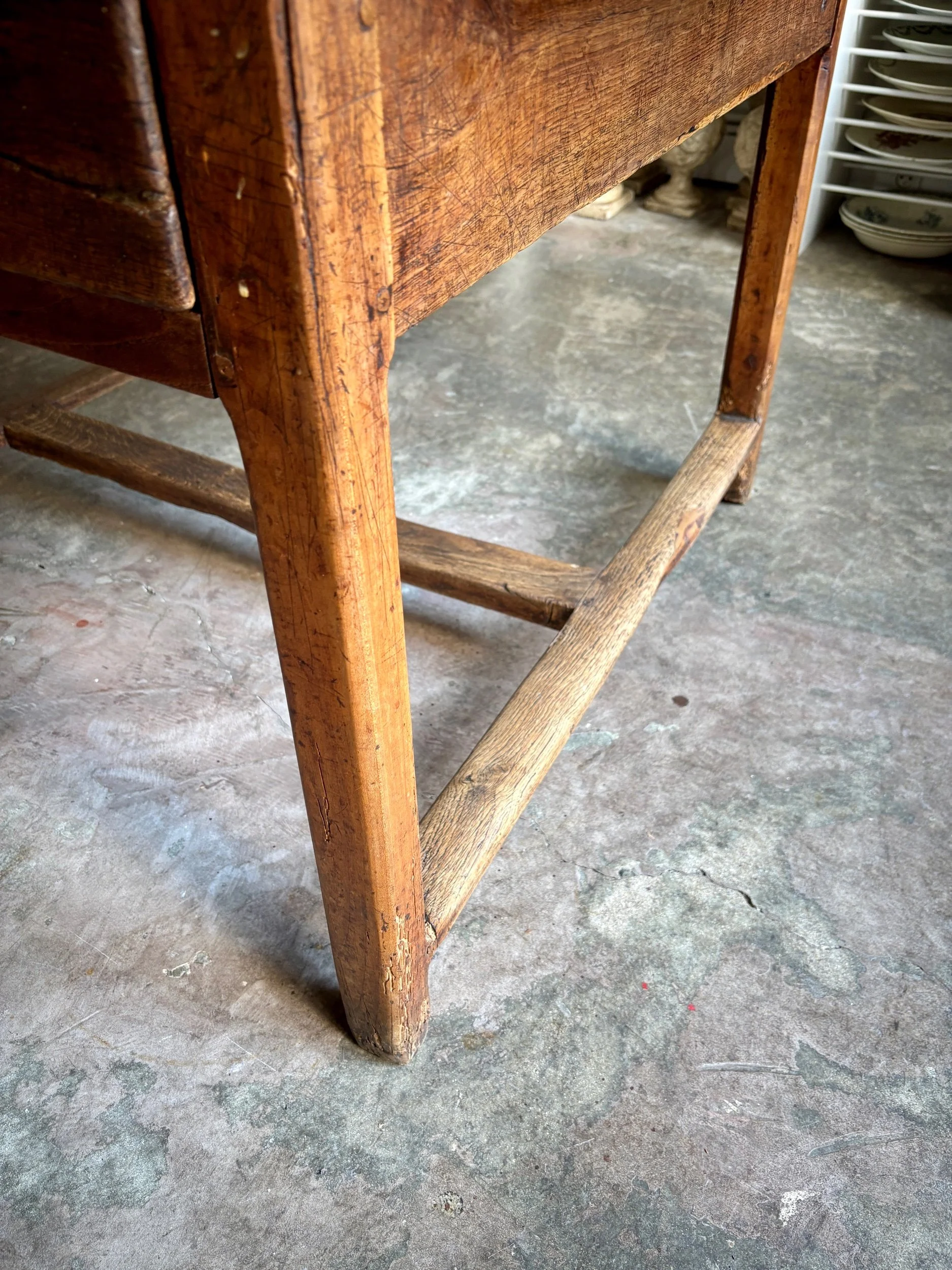 table-ferme-ronde-bois-tiroir-meuble-vintage-axs-design-paris-france