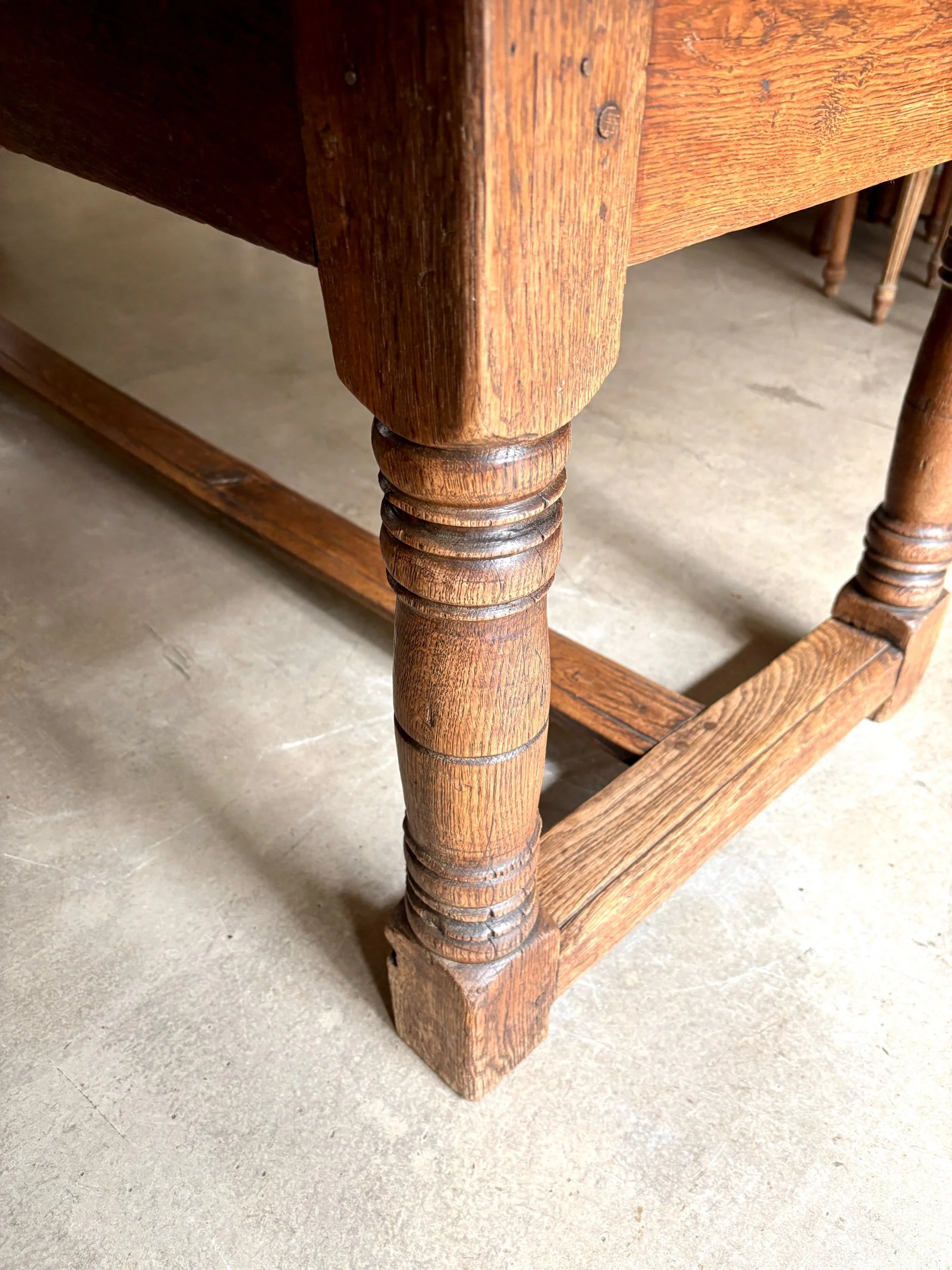 table-drapier-bois-massif-meuble-vintage-axs-design-paris-france