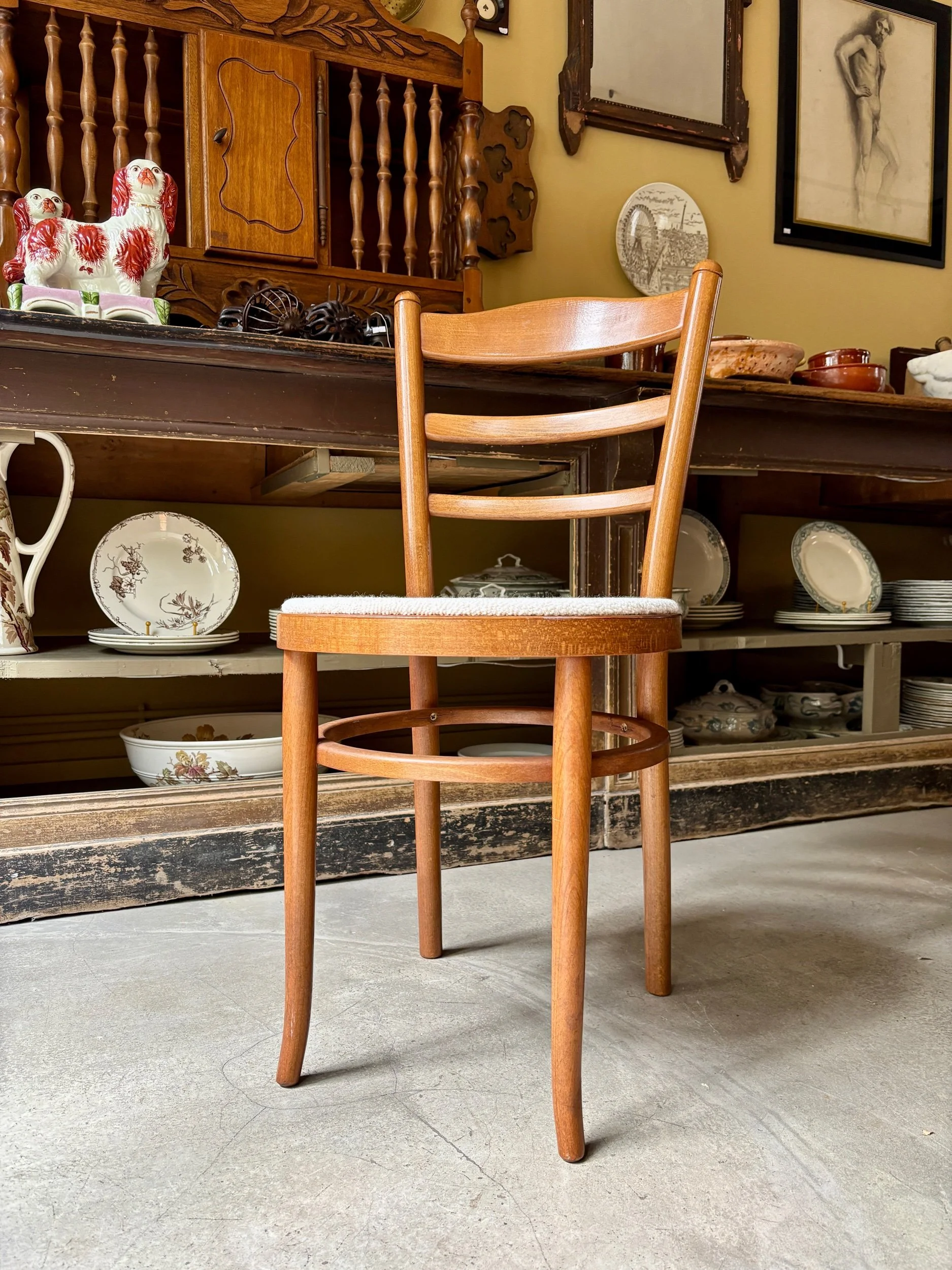chaise-bistrot-baumann-hetre-coton-boucle-ecru-assise-vintage-axs-design-paris-france