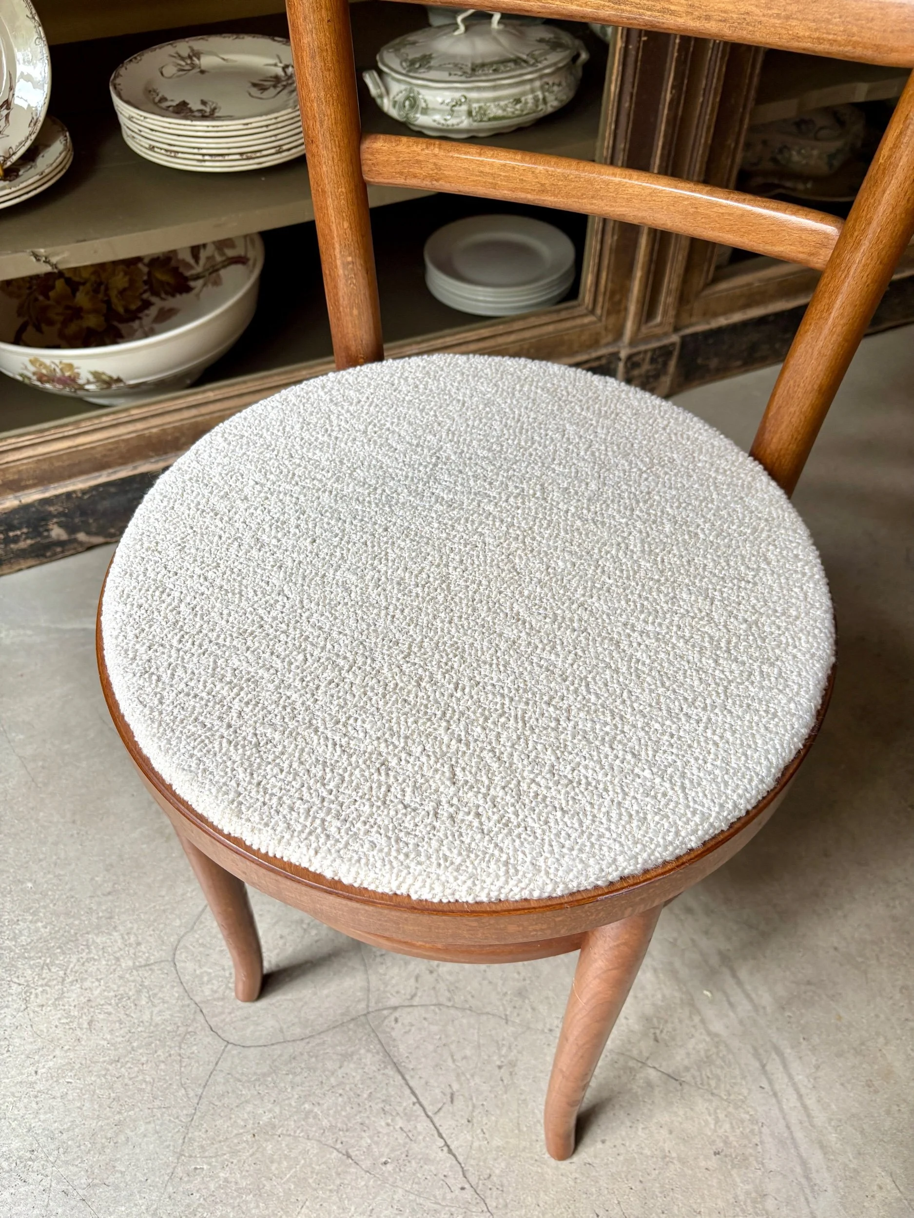 chaise-bistrot-baumann-hetre-coton-boucle-ecru-assise-vintage-axs-design-paris-france