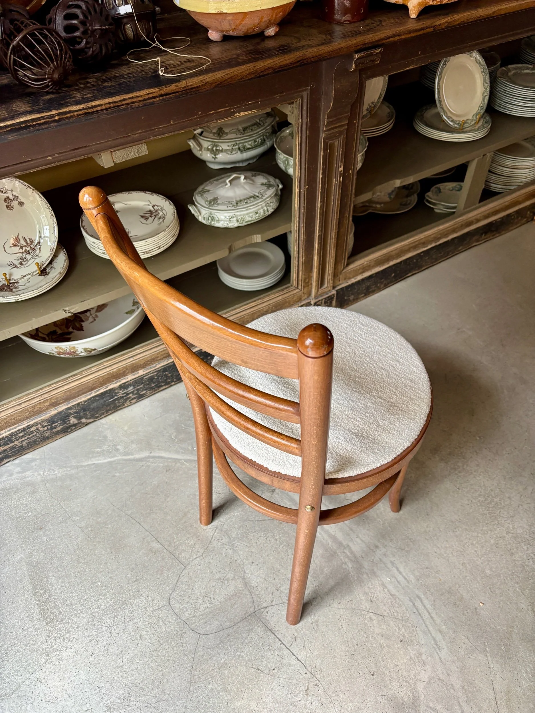 chaise-bistrot-baumann-hetre-coton-boucle-ecru-assise-vintage-axs-design-paris-france